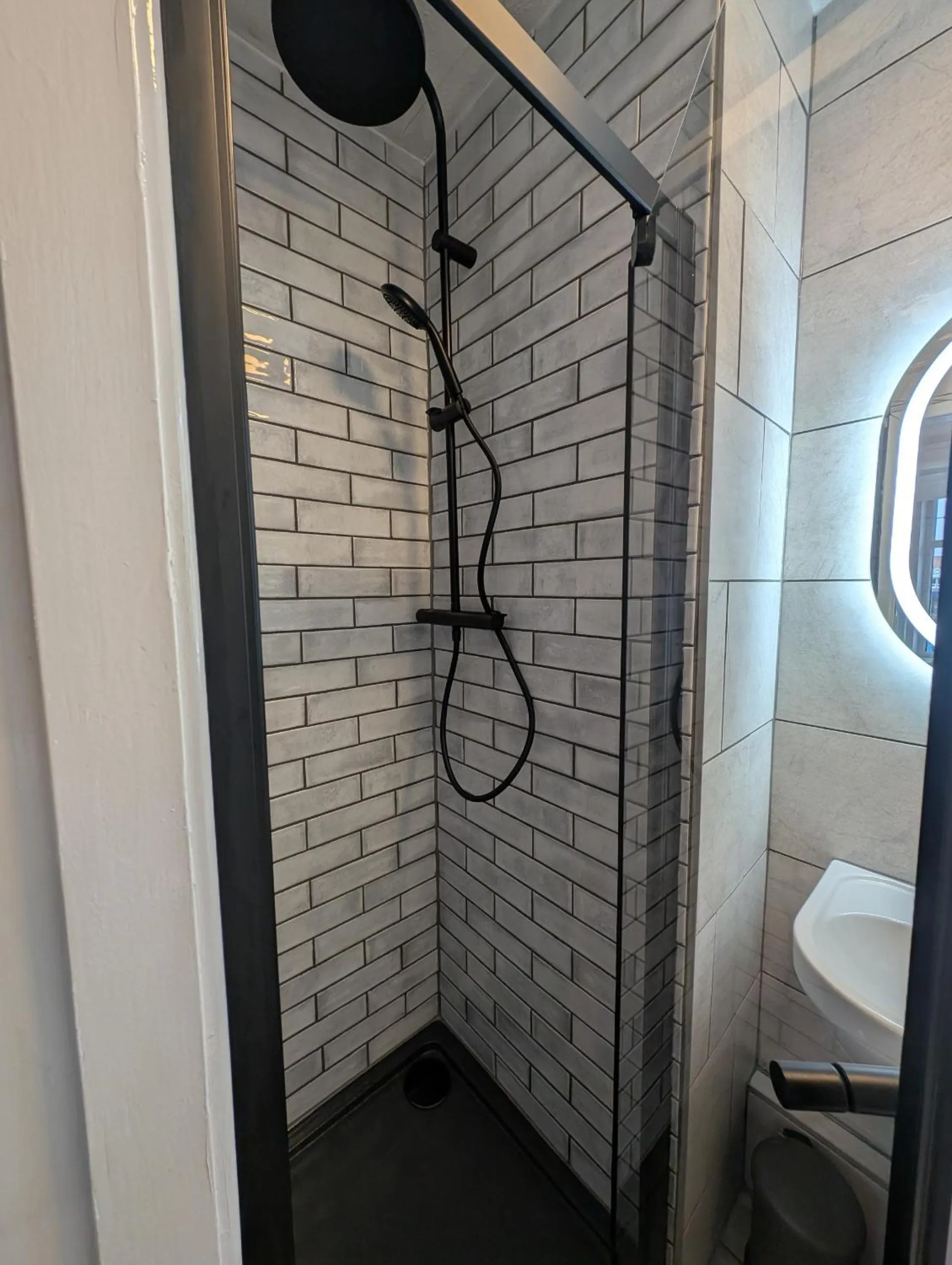 Shower in Hesketh Hotel