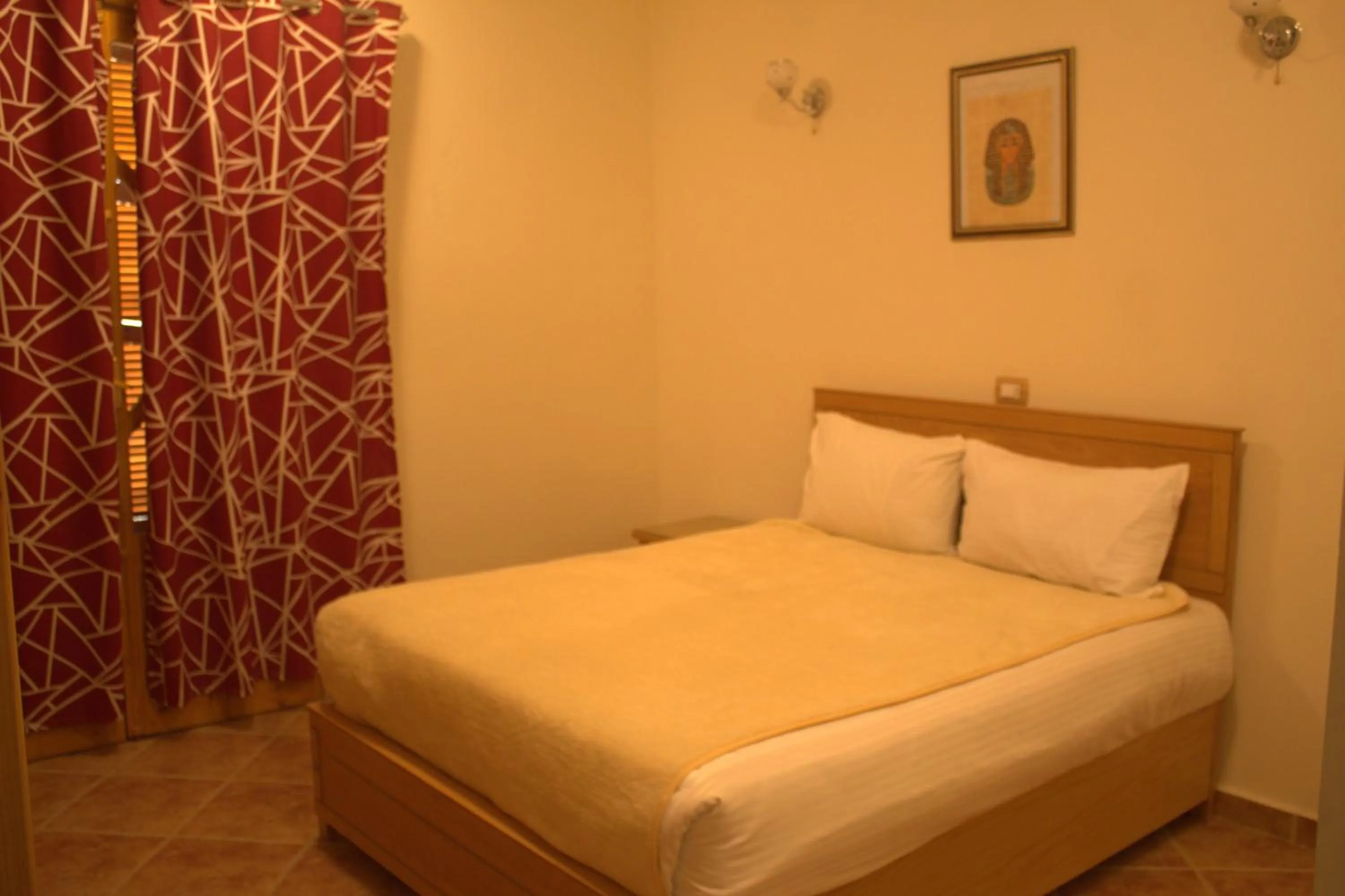 Bed in Morning Start Apartments