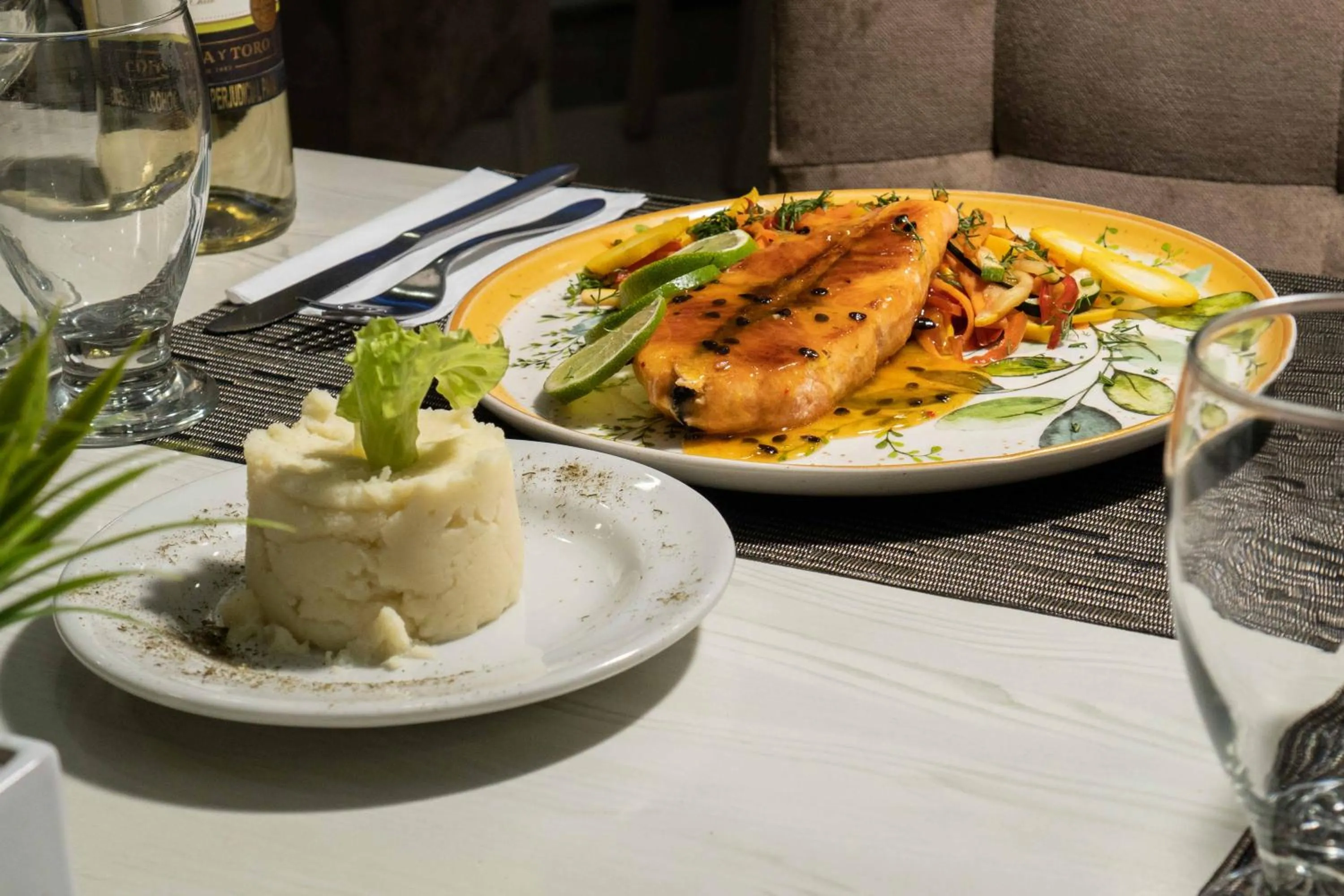 Restaurant/places to eat in Azor Hotel Cali Versalles