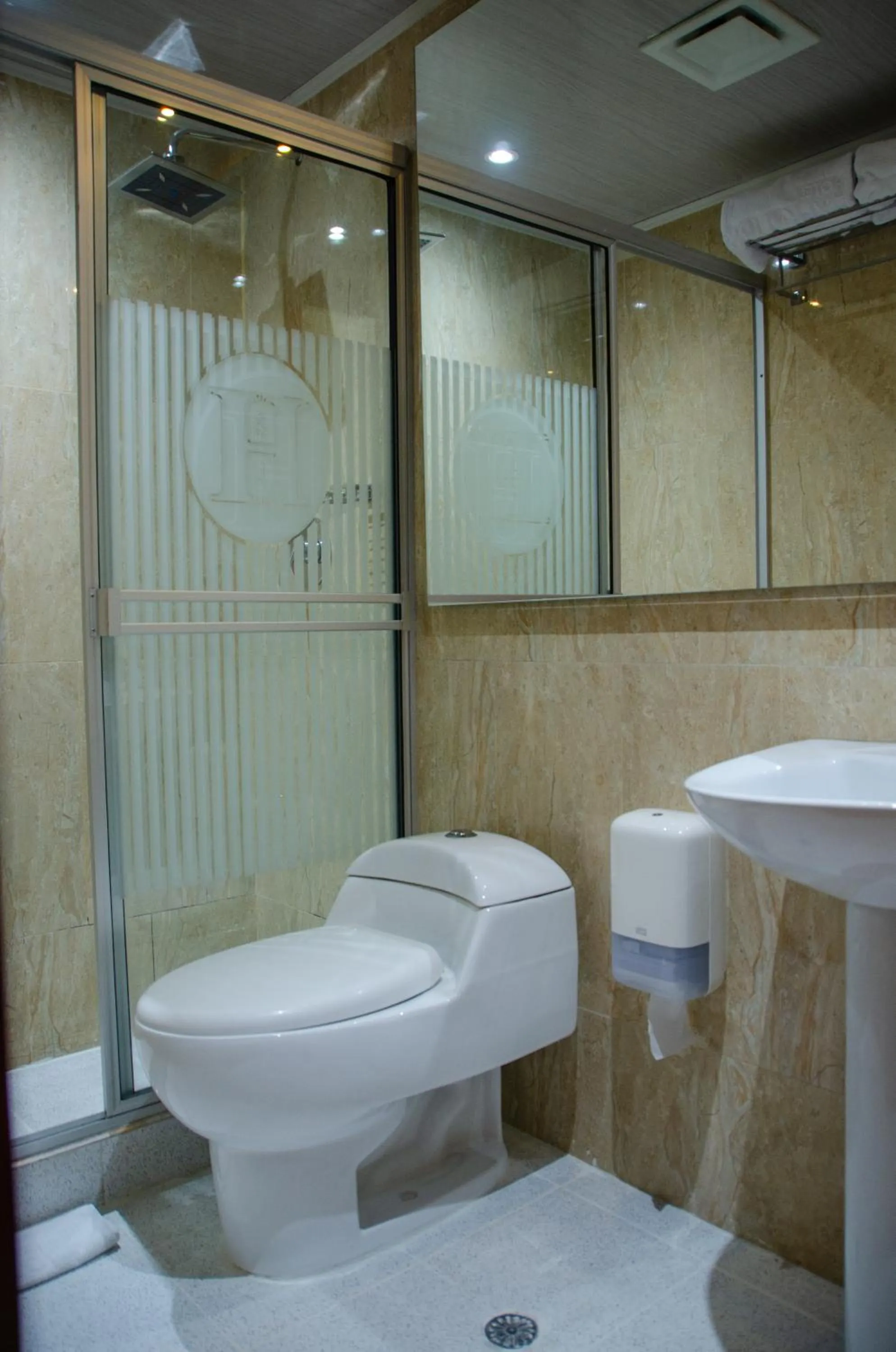 Bathroom in Hotel ByHours Las Américas