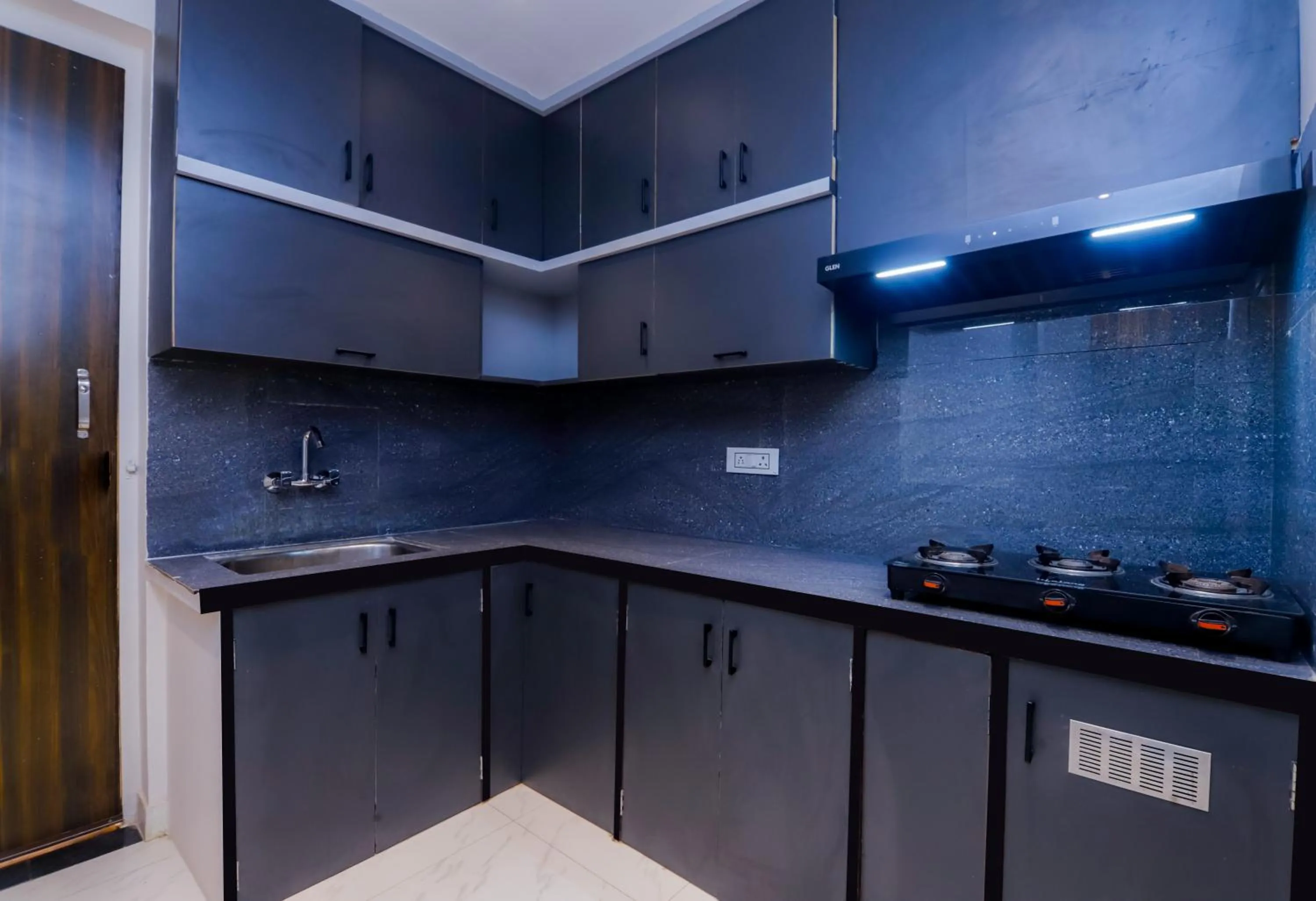 Kitchen or kitchenette in Ananyamaya nature lodge