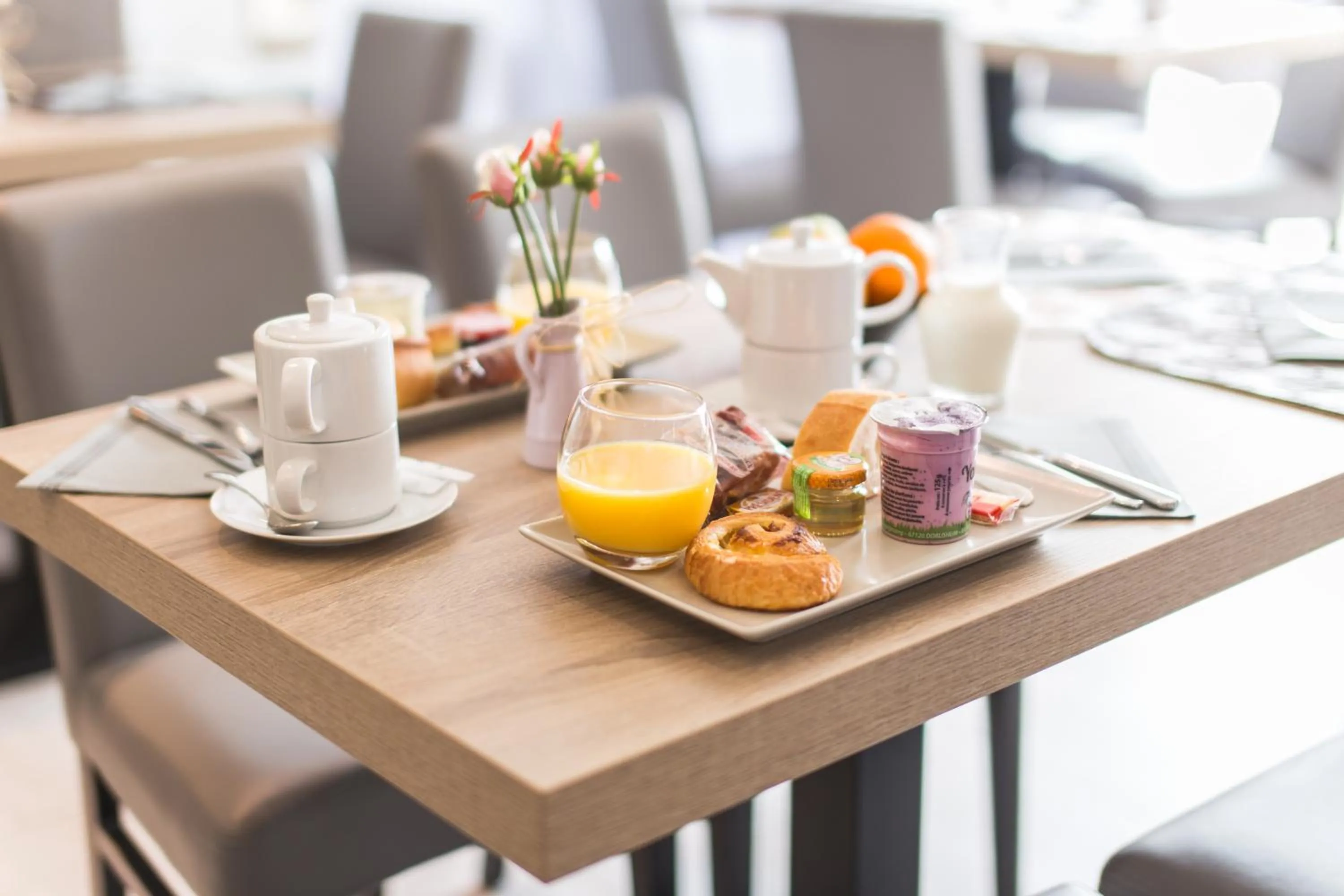 Food and drinks in Hôtel Le Dormeur