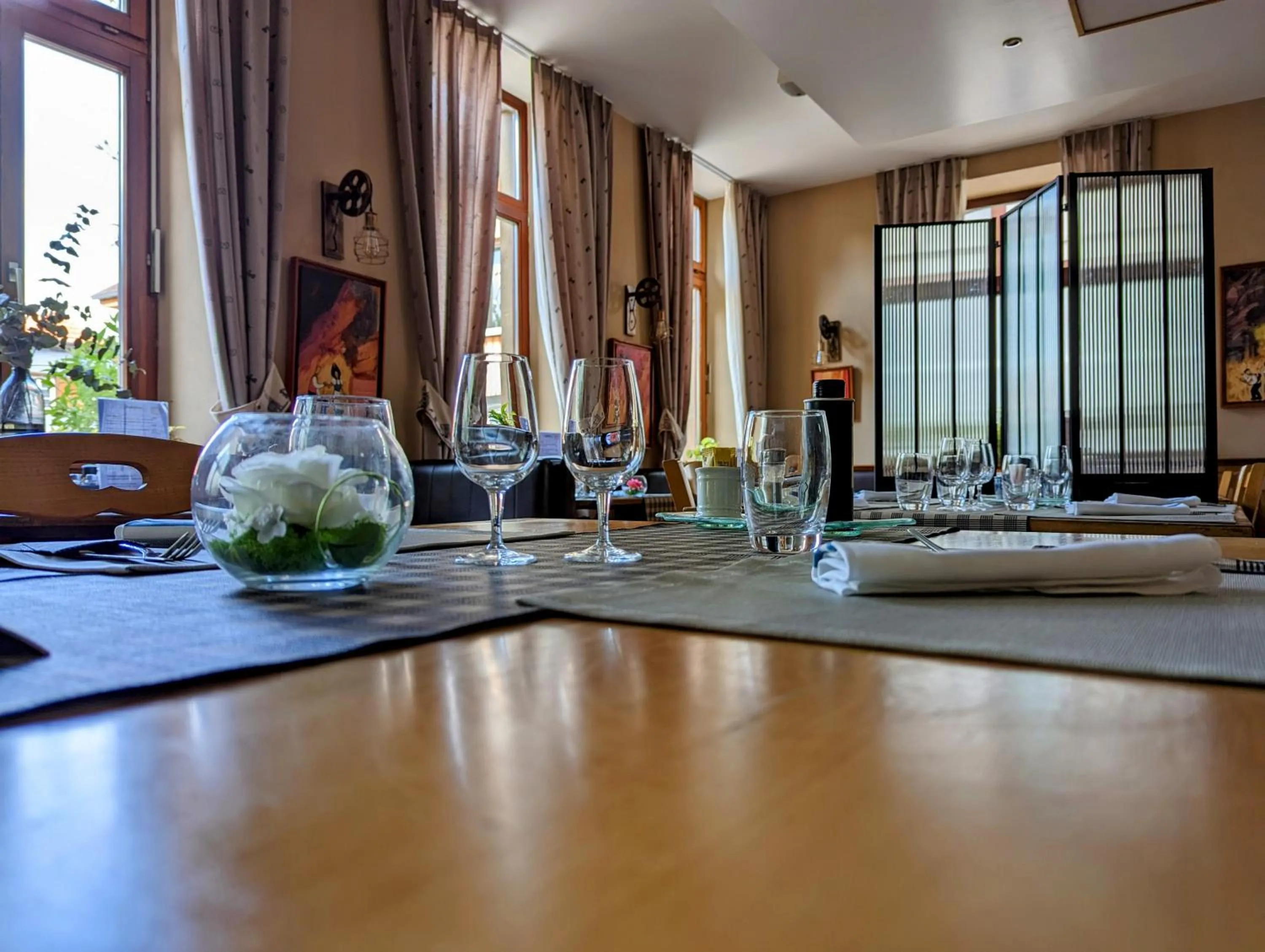 Restaurant/places to eat in Hôtel Le Dormeur