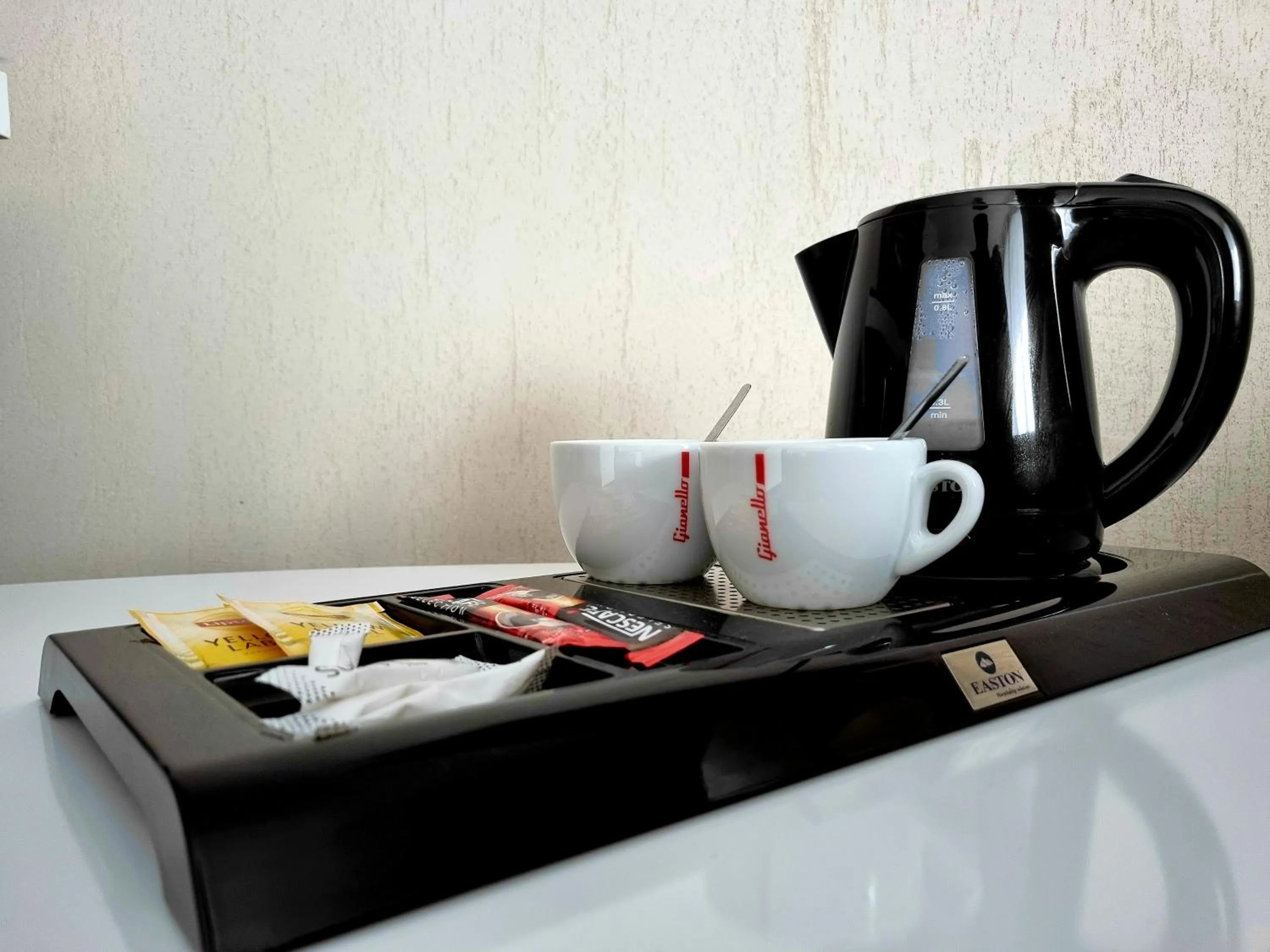 Coffee/tea facilities in Hôtel Le Dormeur