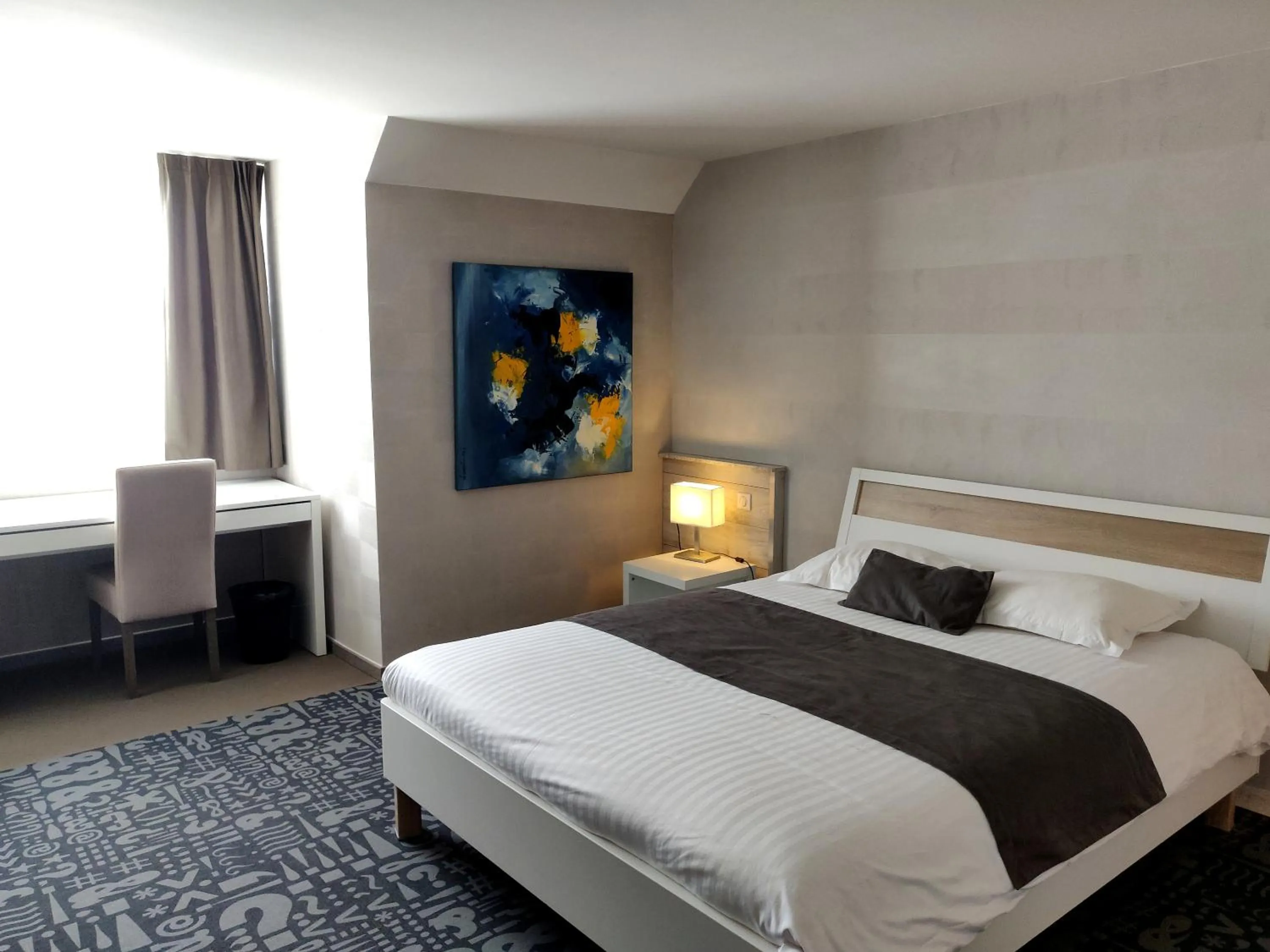 Bedroom, Bed in Hôtel Le Dormeur