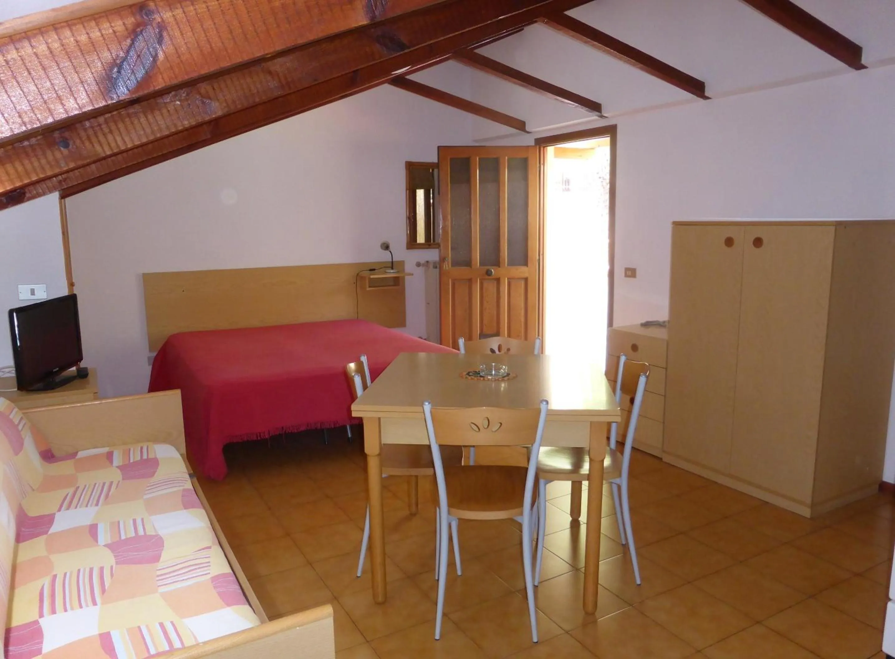 Photo of the whole room in Residence Green Park