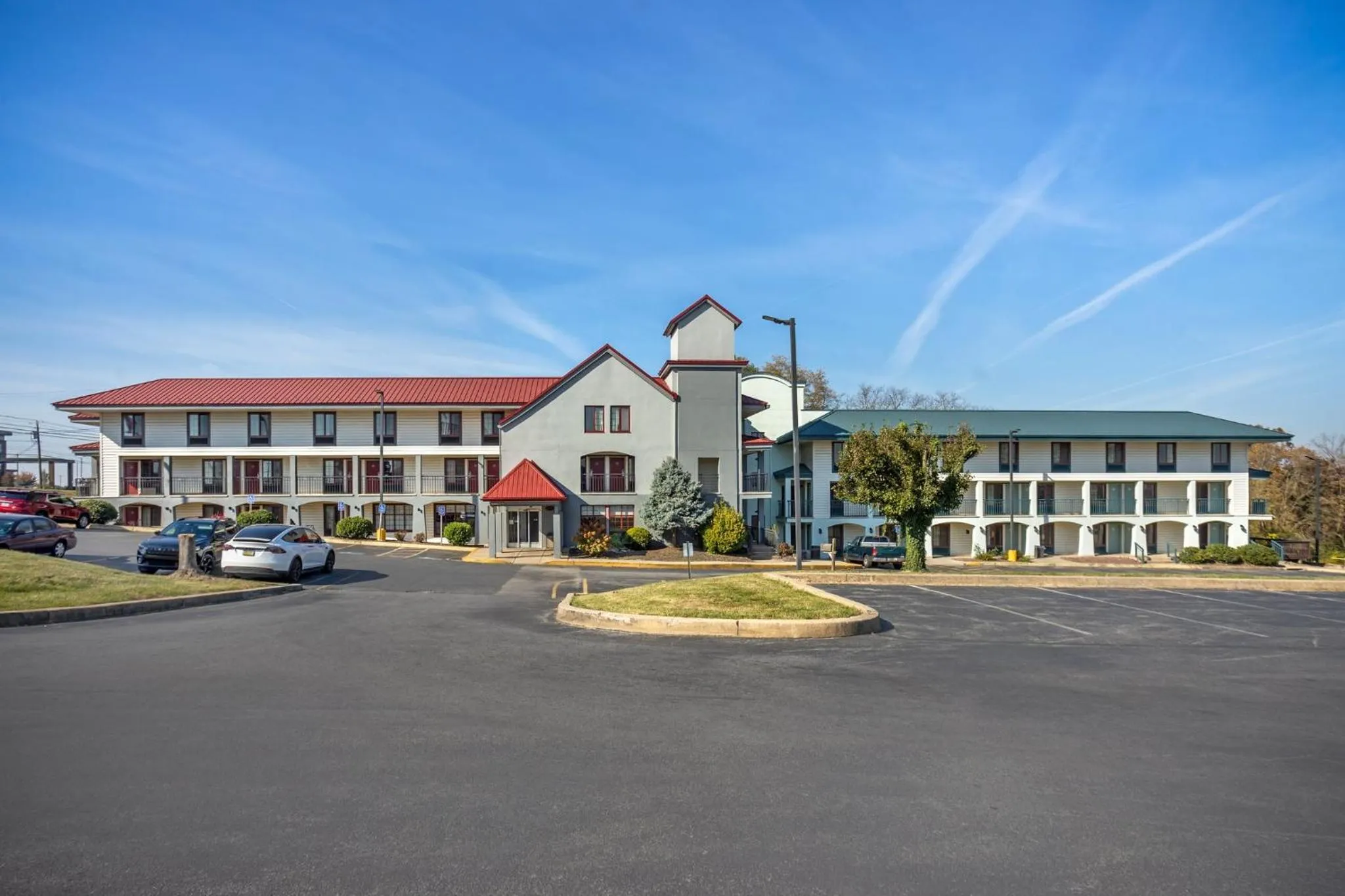Property building in HomeTowne Studios by Red Roof Lancaster