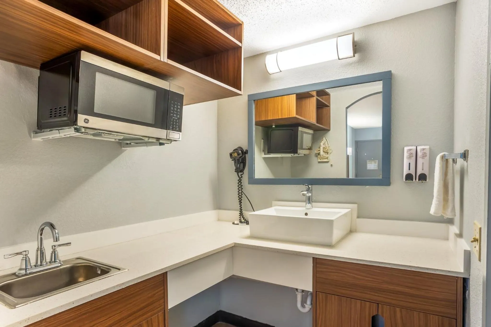 Bedroom in HomeTowne Studios by Red Roof Lancaster