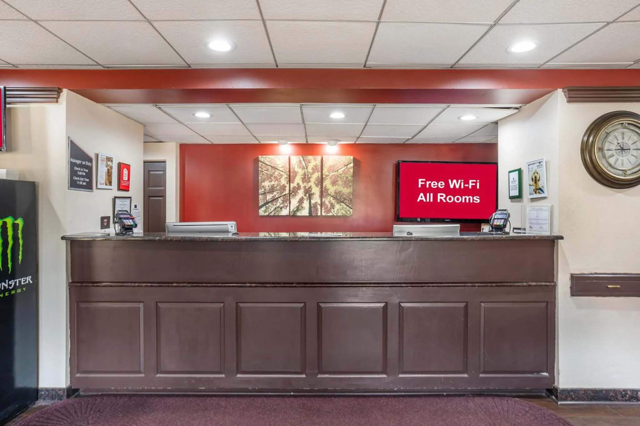 Lobby or reception in HomeTowne Studios by Red Roof Lancaster