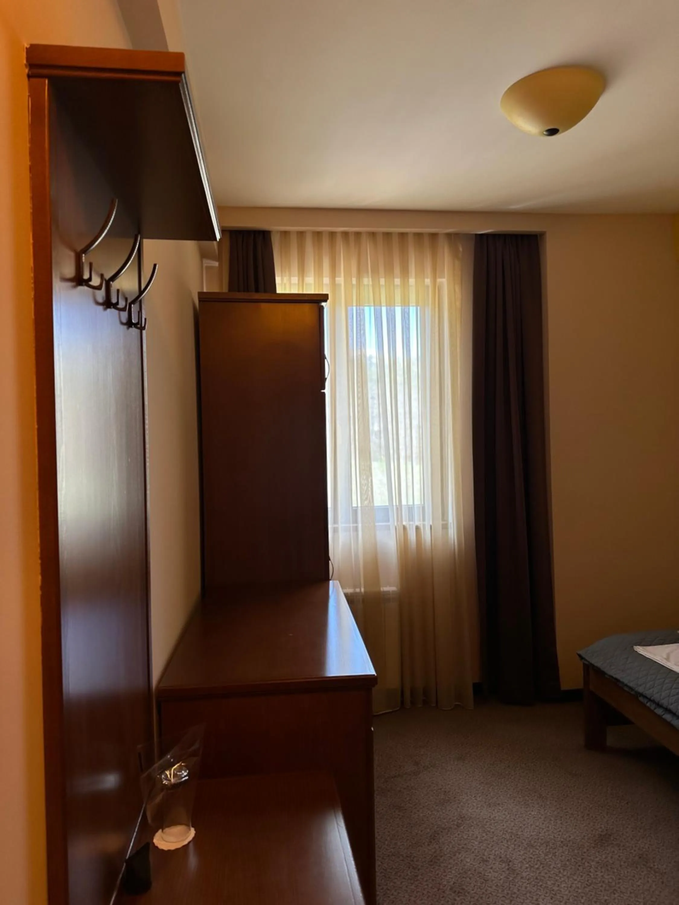 Text overlay, Bed in Hotel Monte Rosa