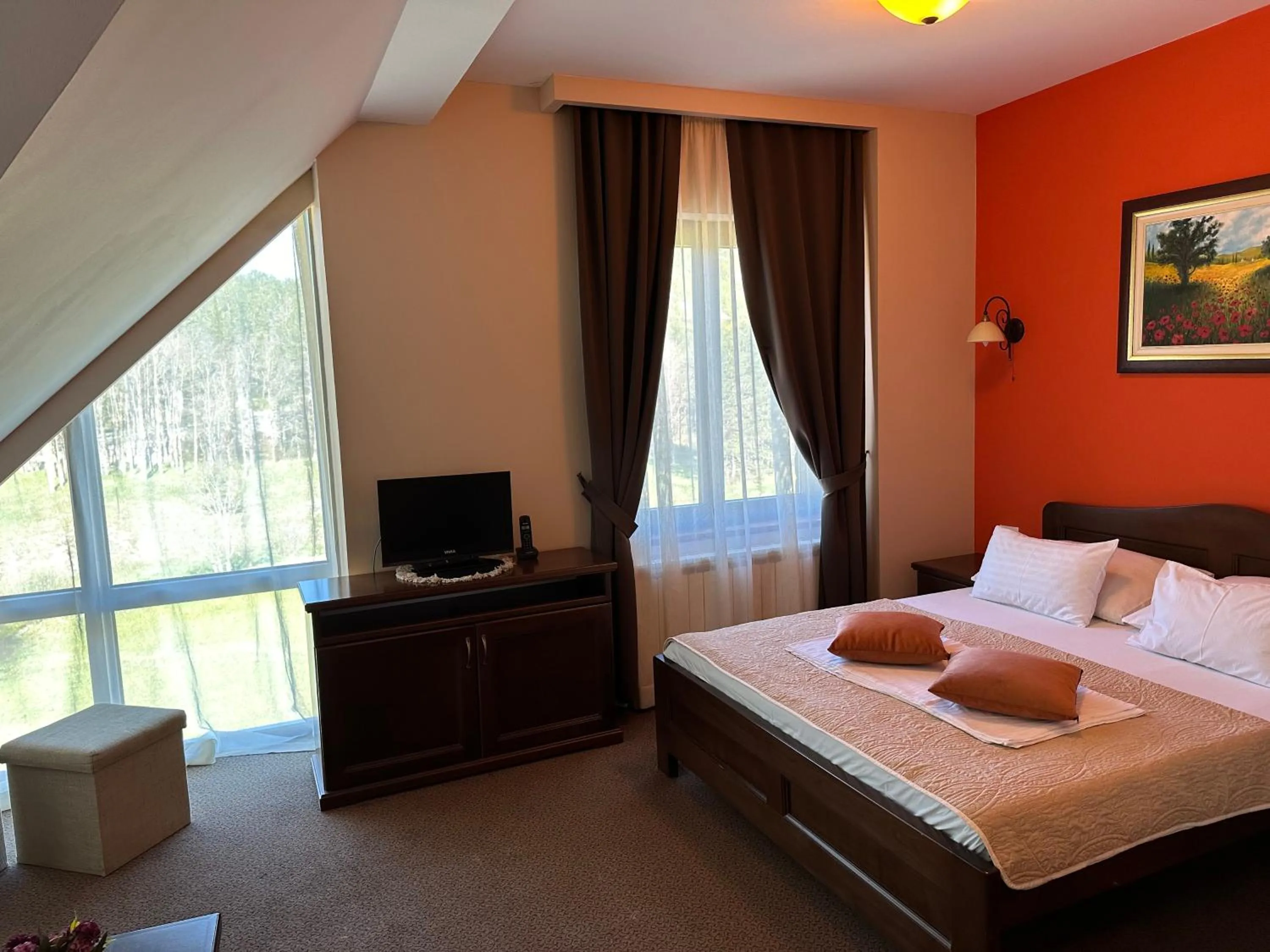 Text overlay, Bed in Hotel Monte Rosa