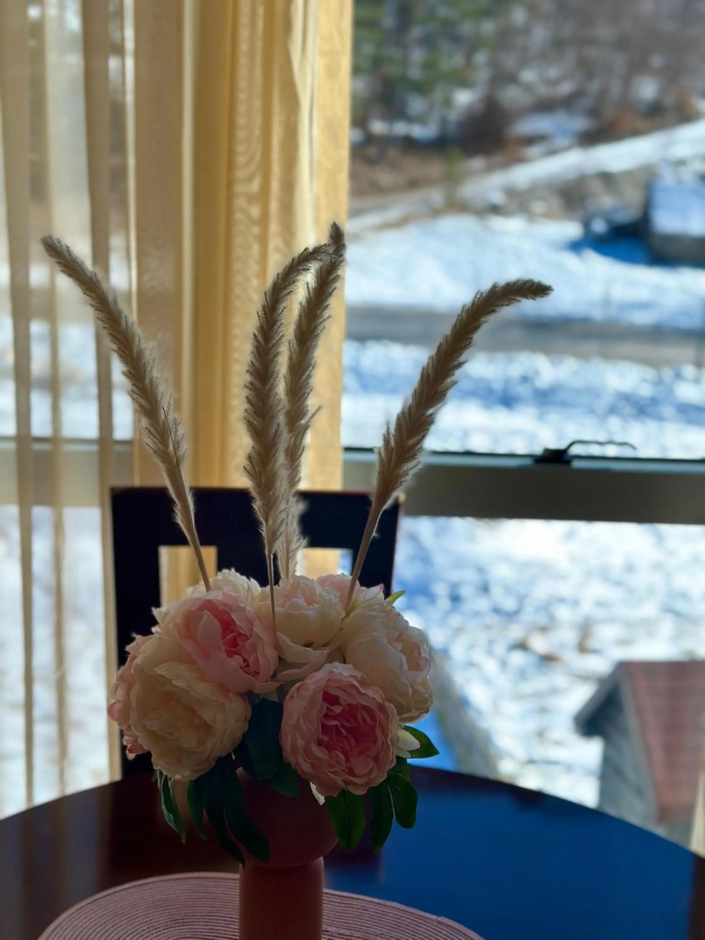 Text overlay in Hotel Monte Rosa