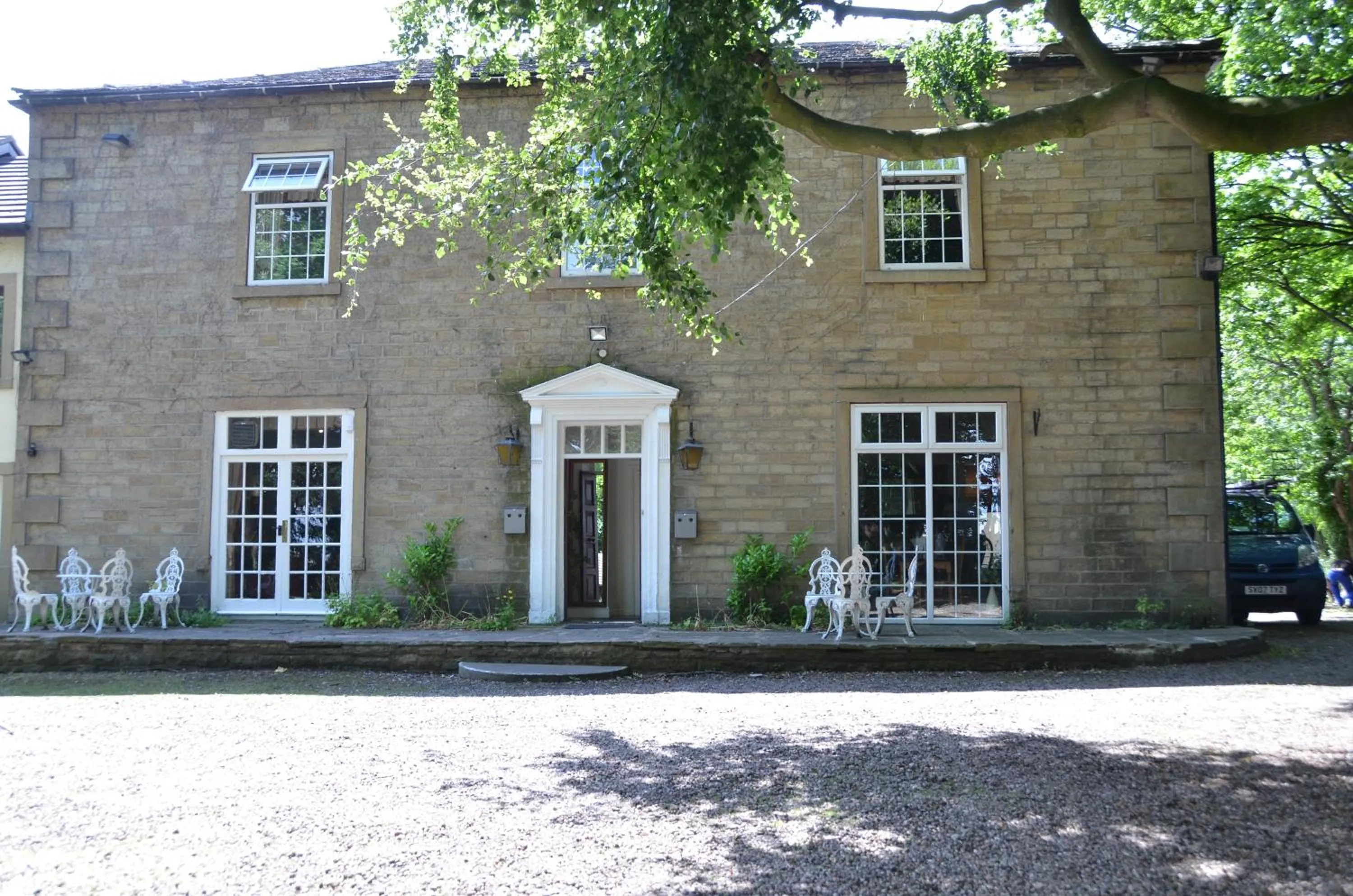 Garden, Property Building in Healey House Hotel