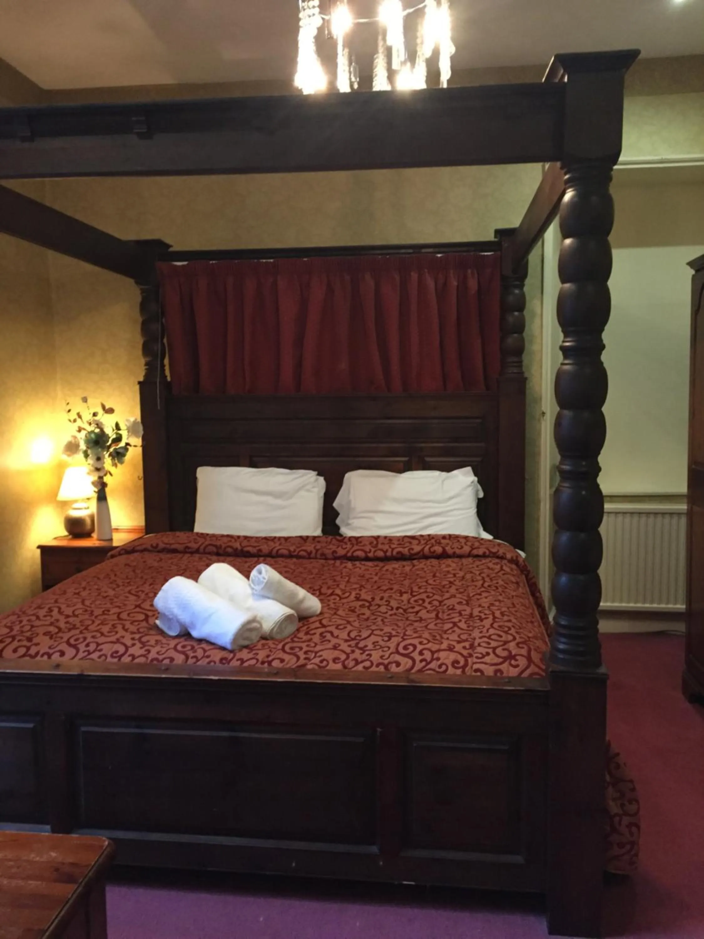 Photo of the whole room in Healey House Hotel