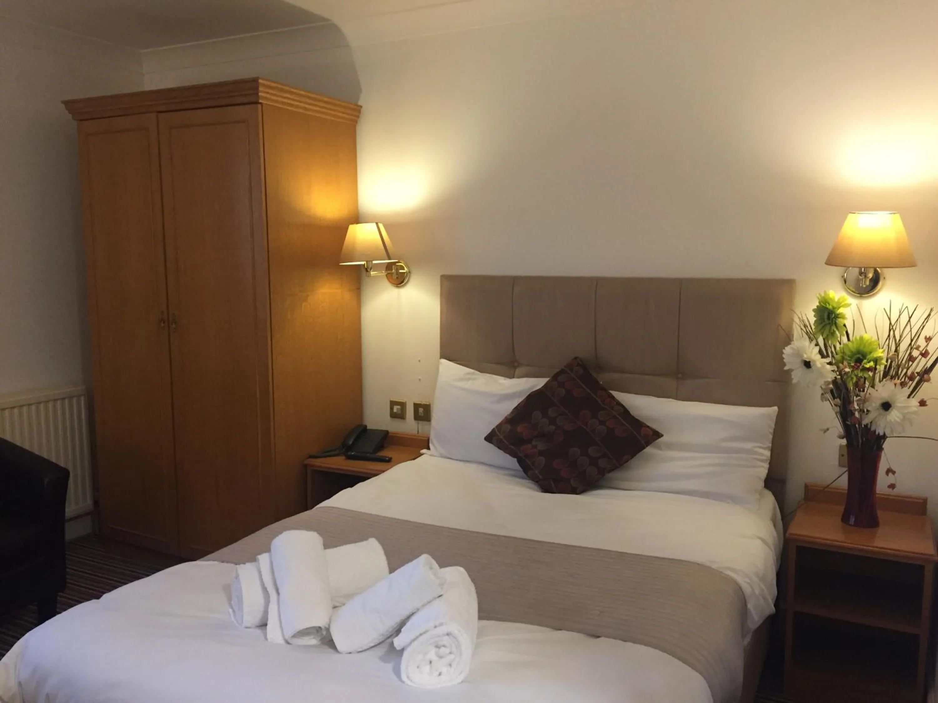 Photo of the whole room in Healey House Hotel