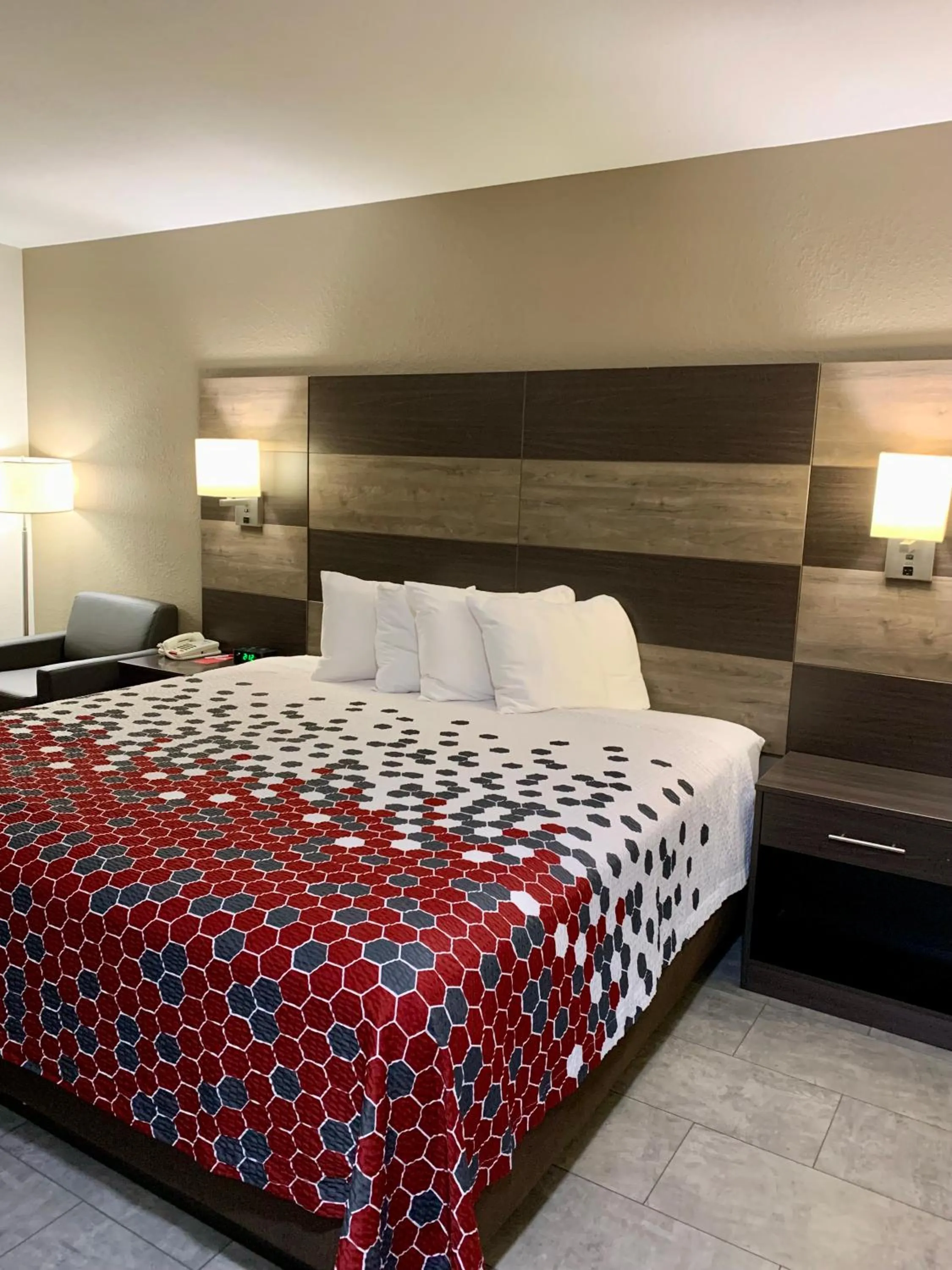 Photo of the whole room, Bed in Econo Lodge Chillicothe