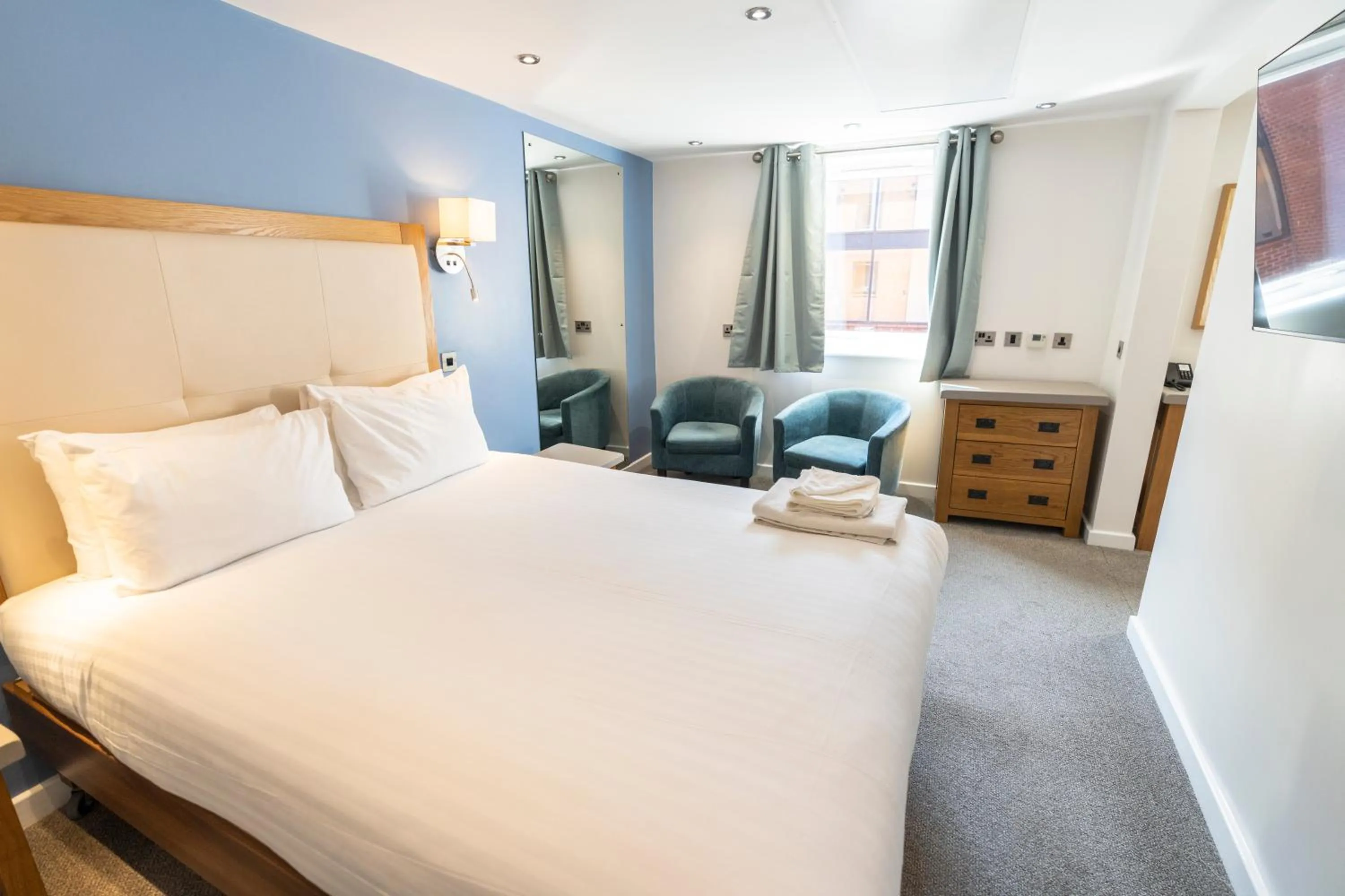 Bedroom, Bed in The Waterside Hotel and Leisure Club