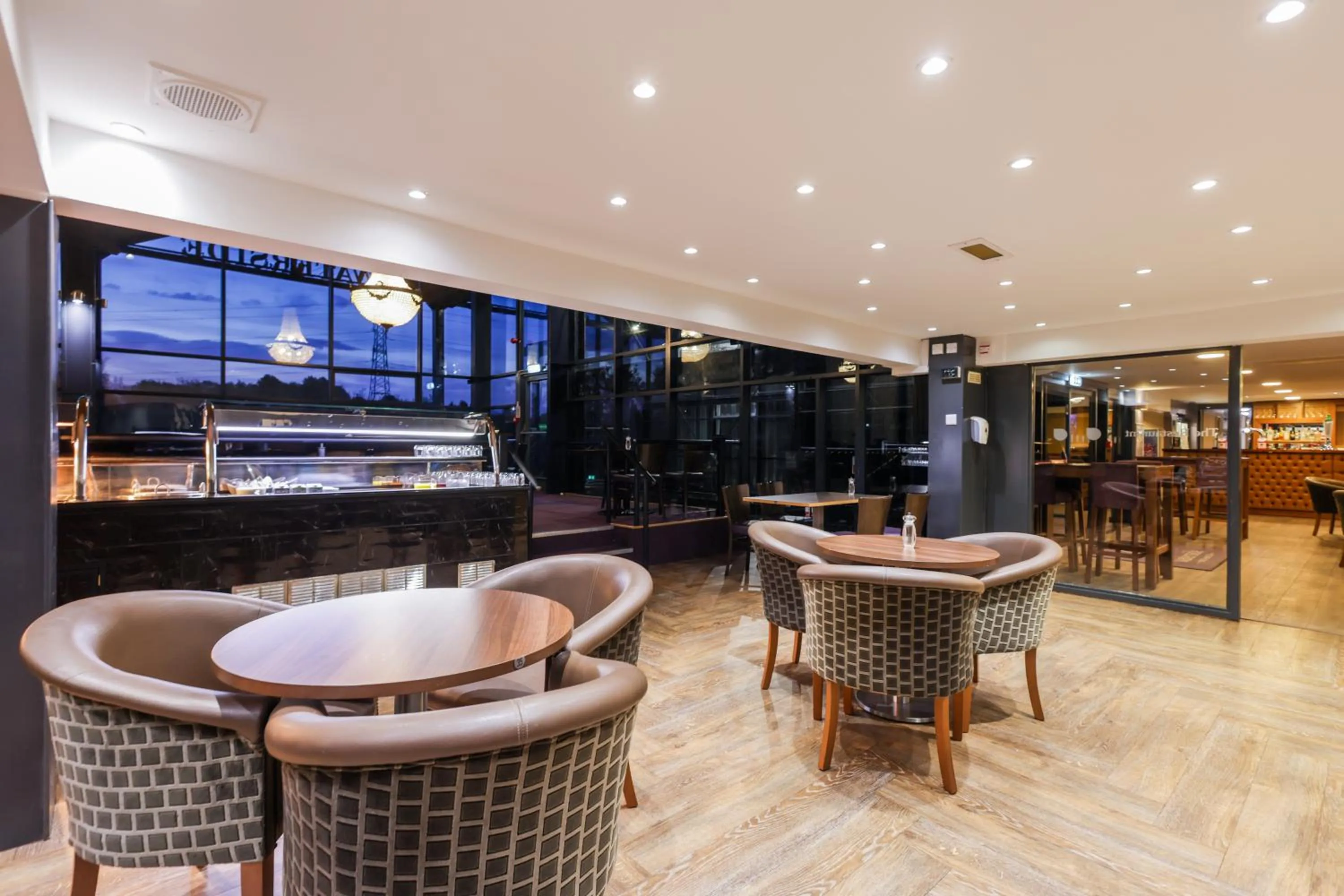 Restaurant/places to eat in The Waterside Hotel and Leisure Club