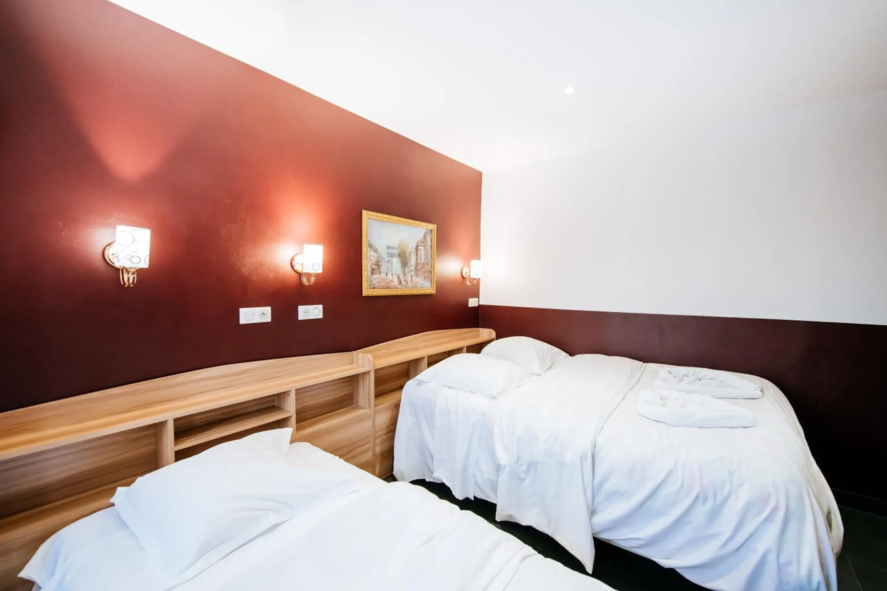 Standard Triple Room in Hotel De La Poste Standard Triple Room in Hotel De La Poste