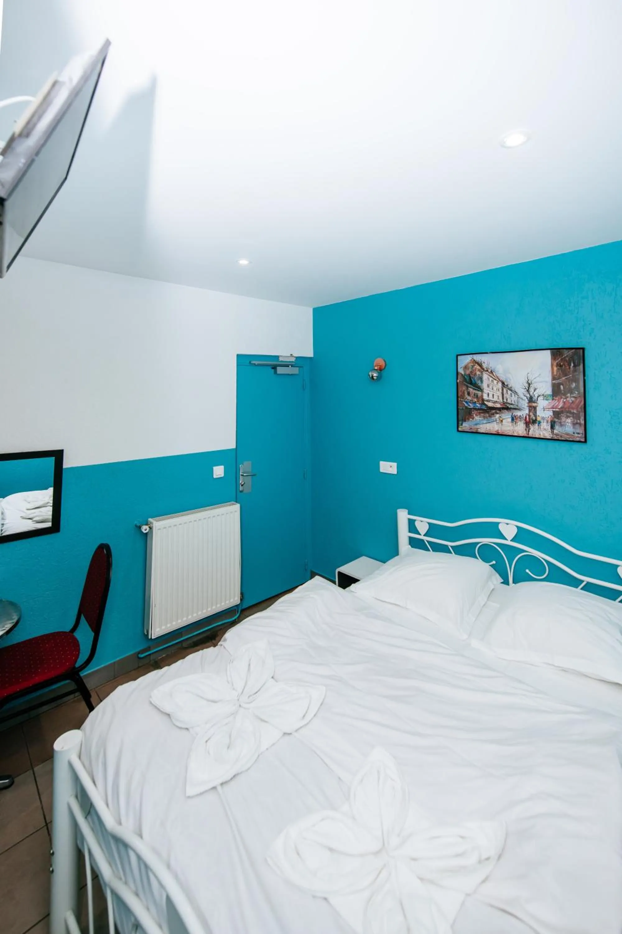 Photo of the whole room, Bed in Hotel De La Poste