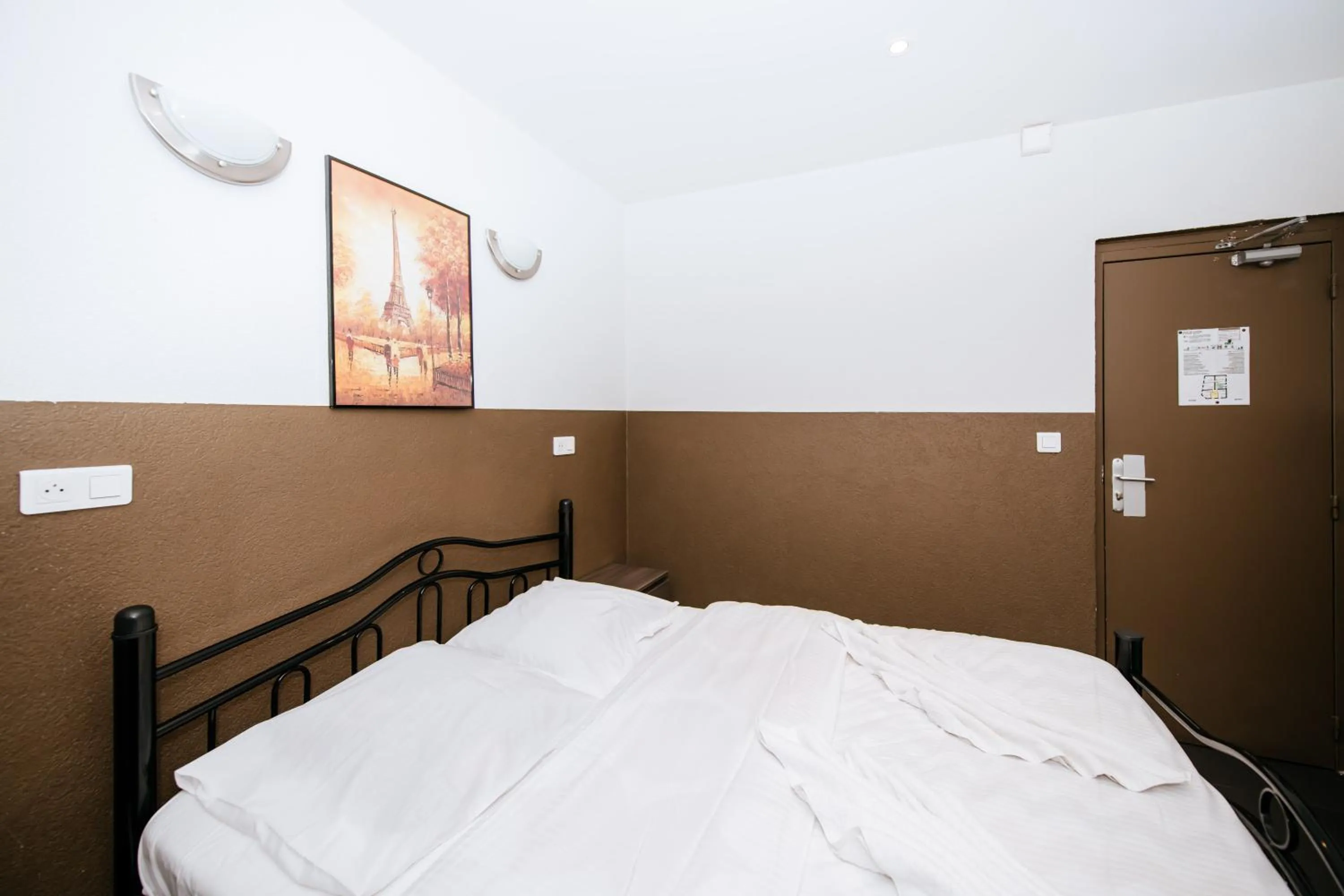 Bedroom, Bed in Hotel De La Poste