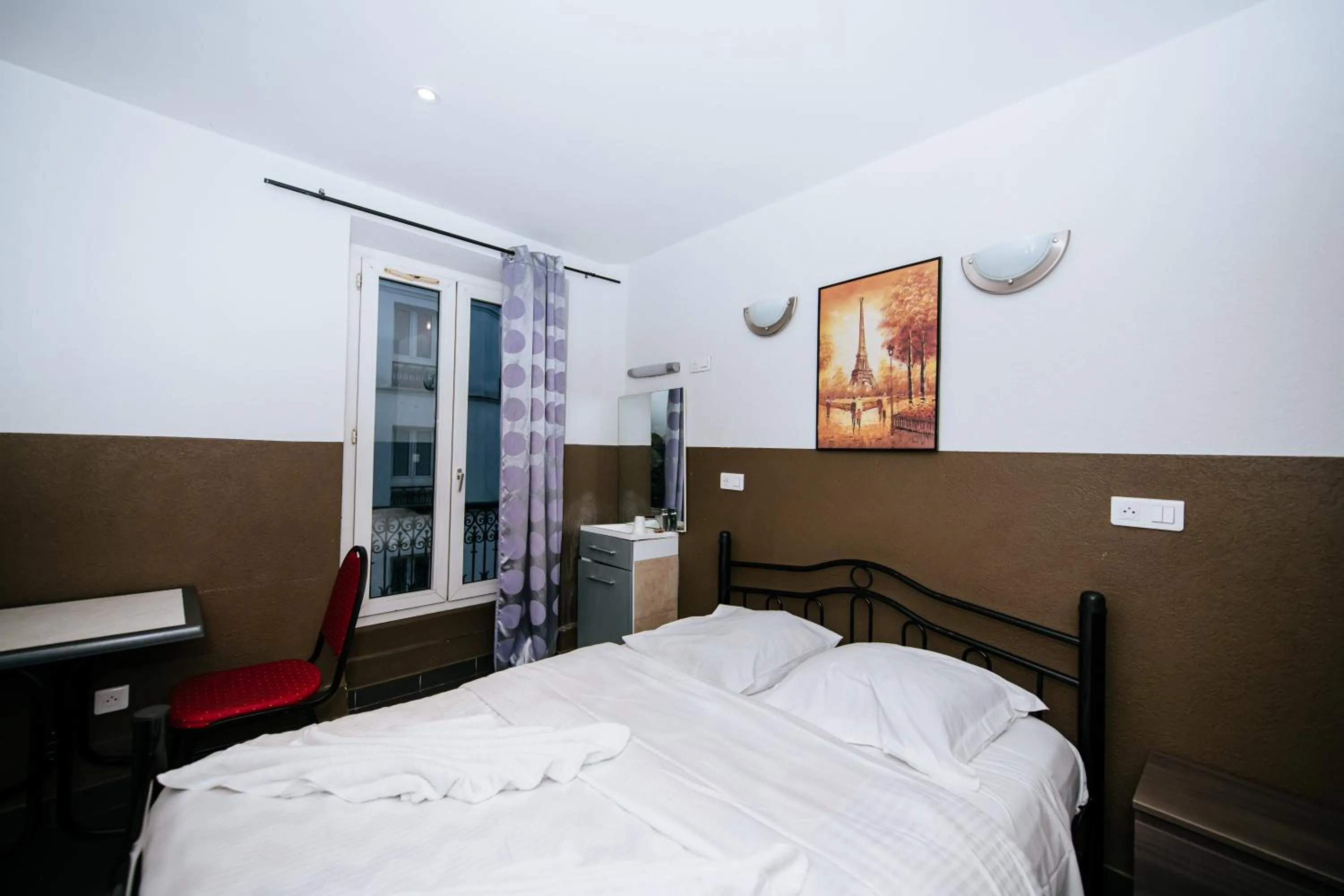 Photo of the whole room, Bed in Hotel De La Poste