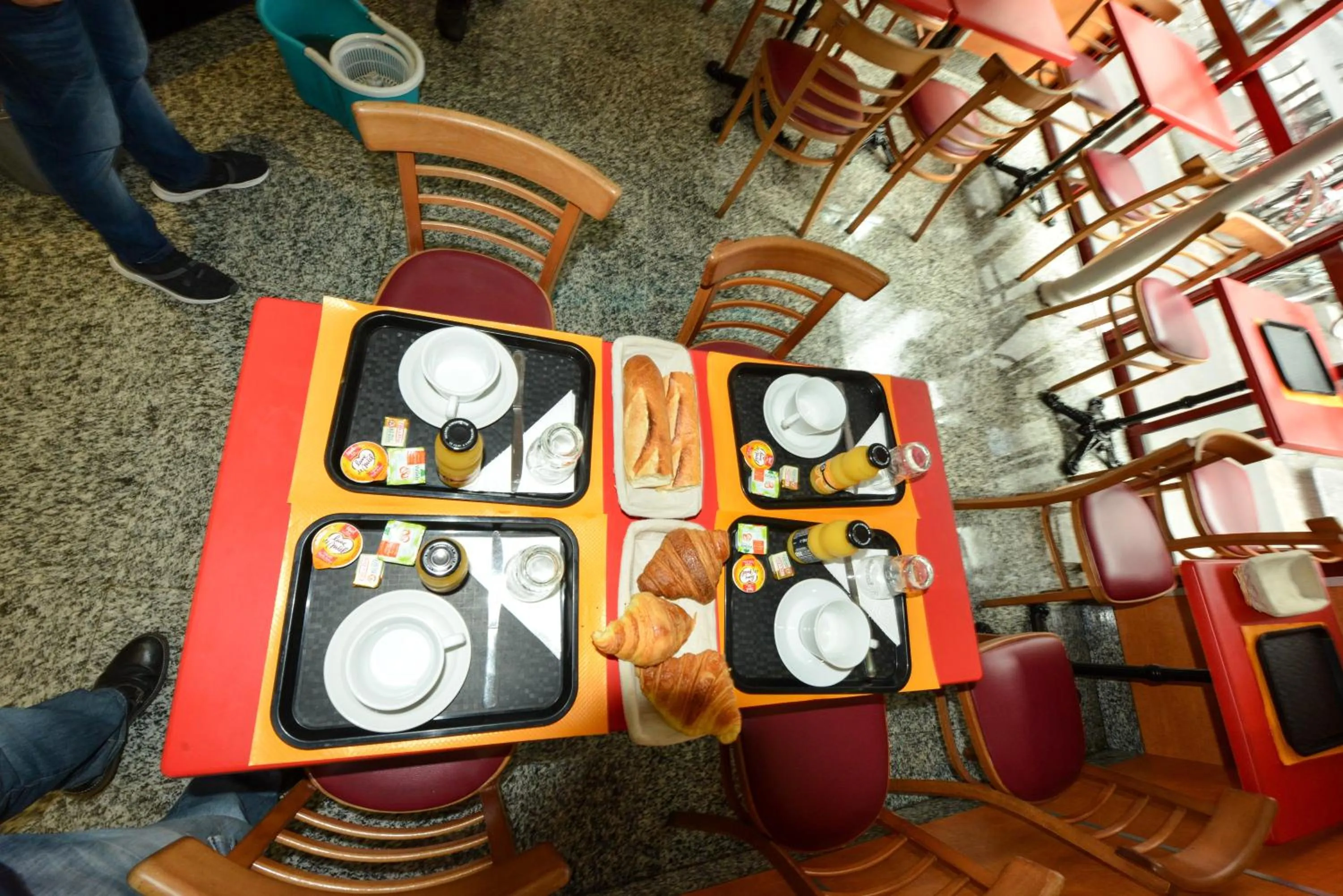 Restaurant/places to eat in Hotel De La Poste