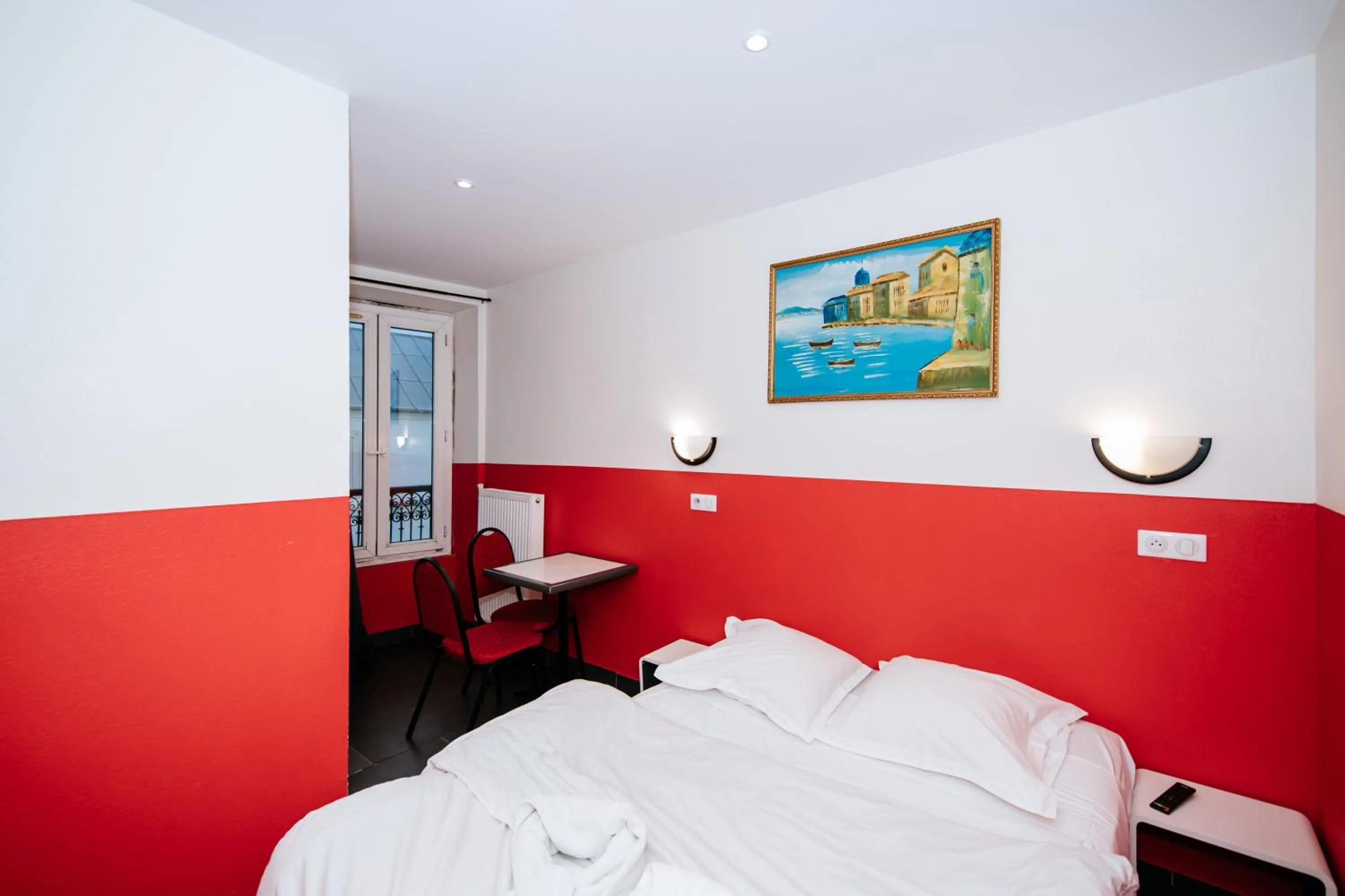 Photo of the whole room, Bed in Hotel De La Poste