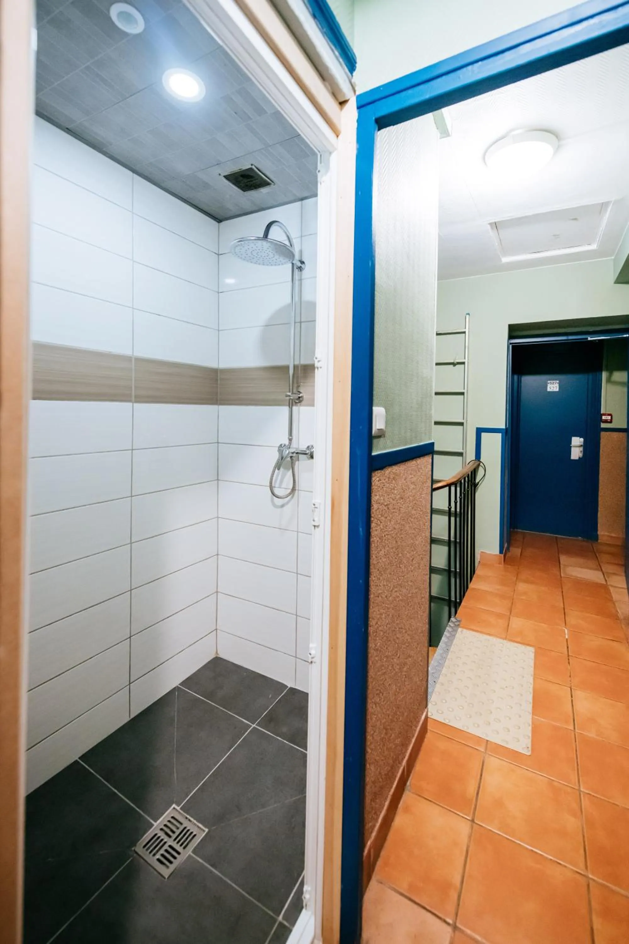 Shower in Hotel De La Poste