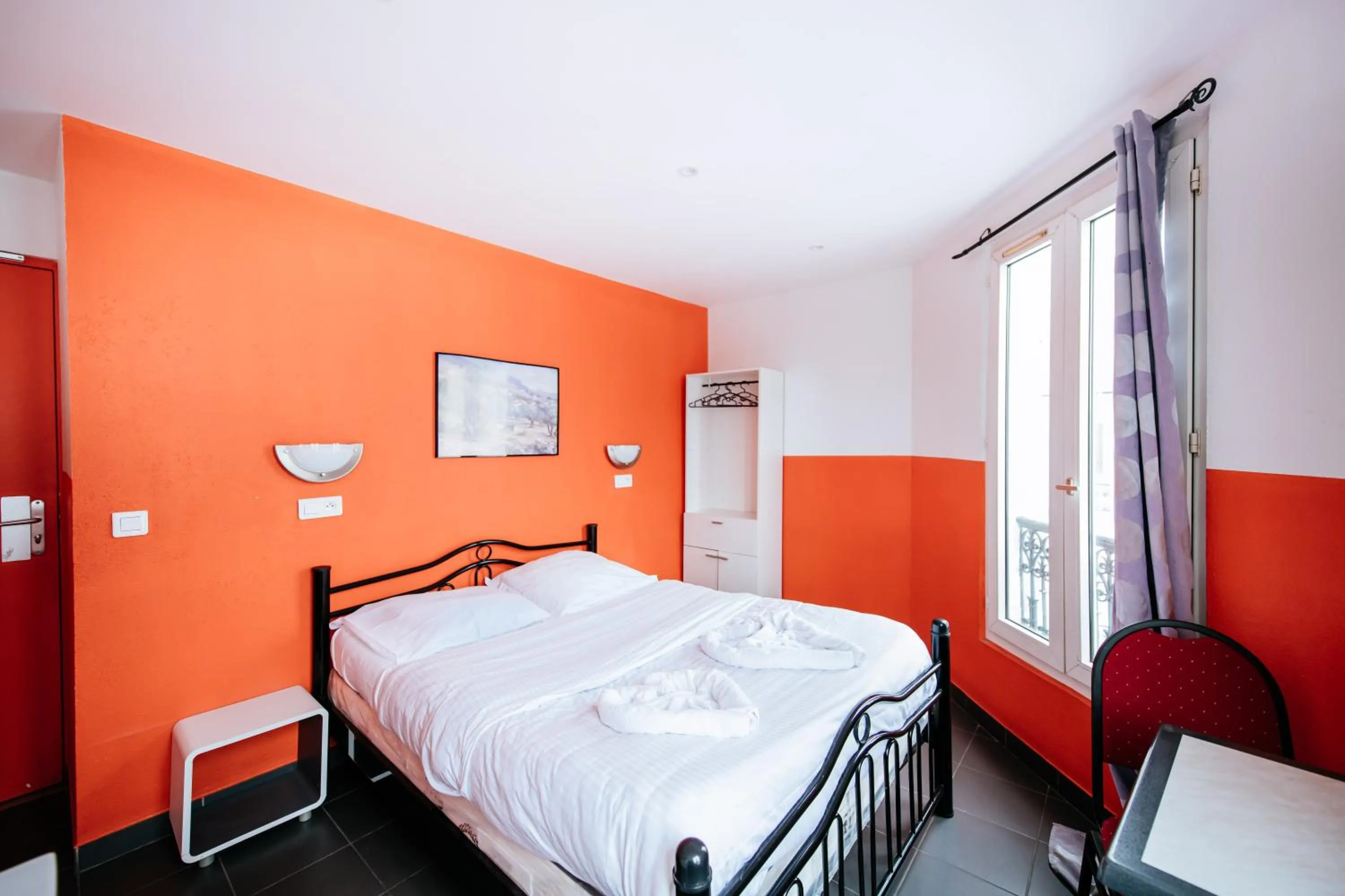 Bedroom, Bed in Hotel De La Poste