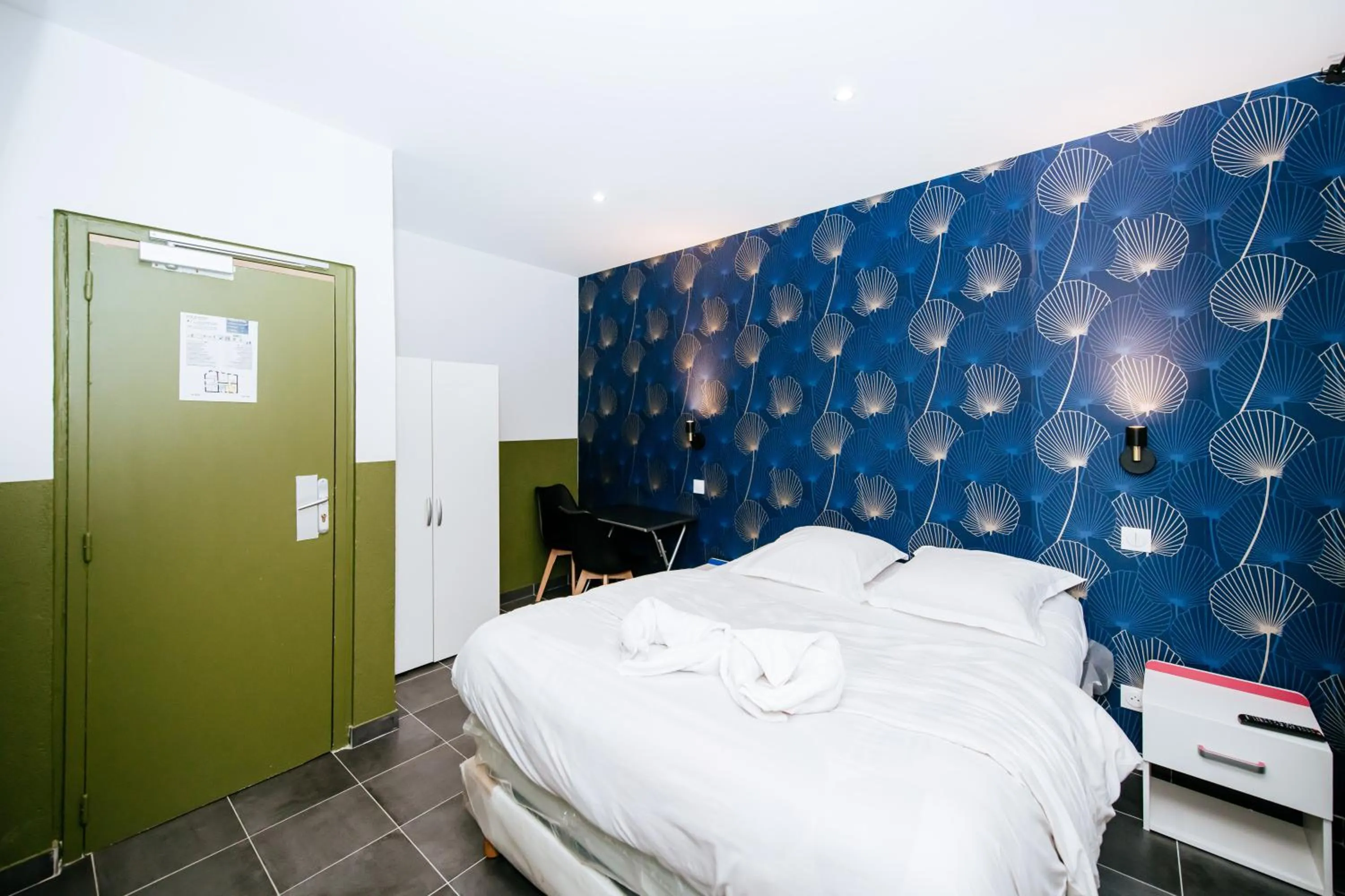 Photo of the whole room, Bed in Hotel De La Poste