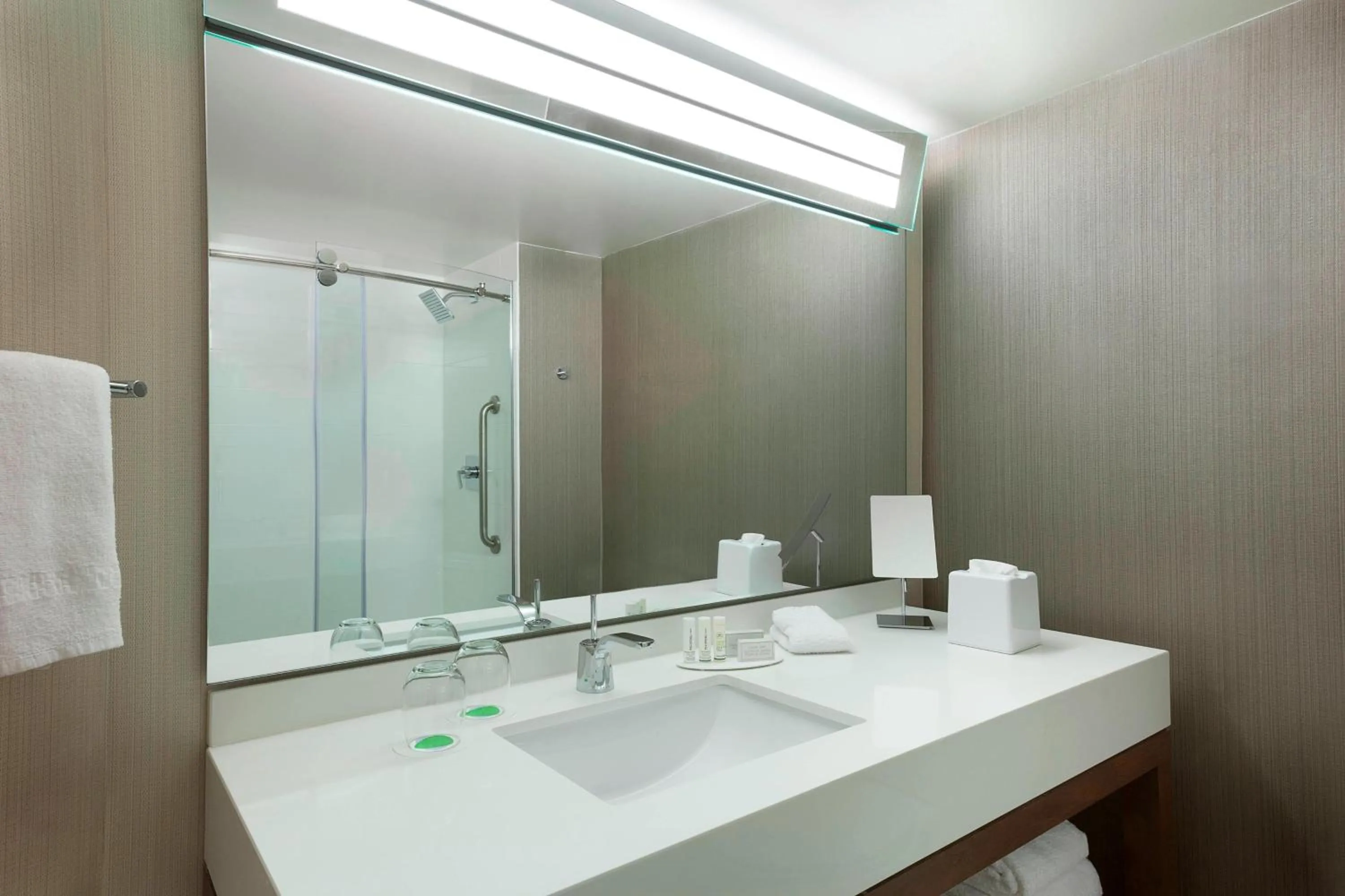 Bathroom in Courtyard by Marriott Toronto Northeast/Markham