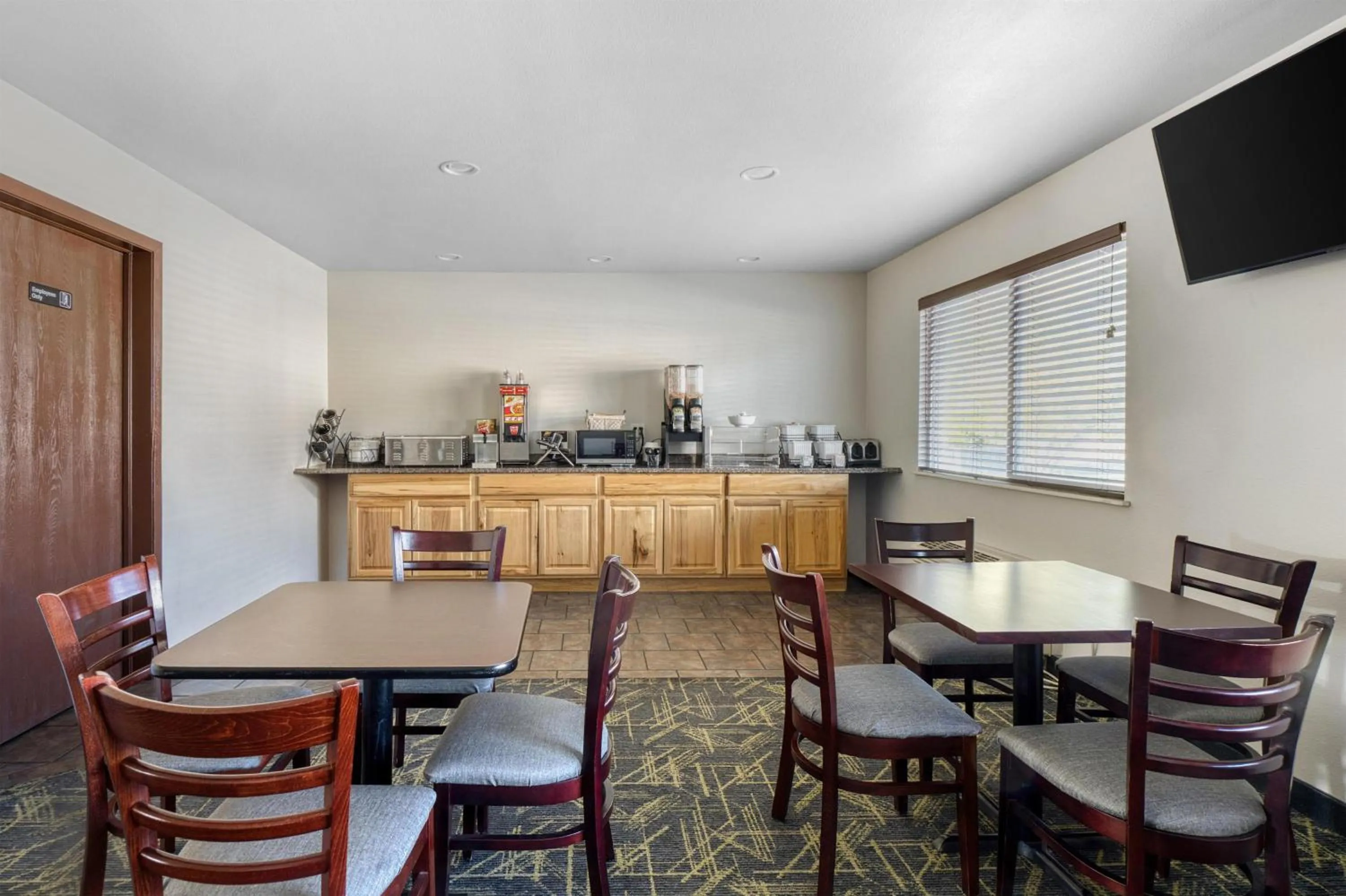 Breakfast in SureStay Plus by Best Western Montrose