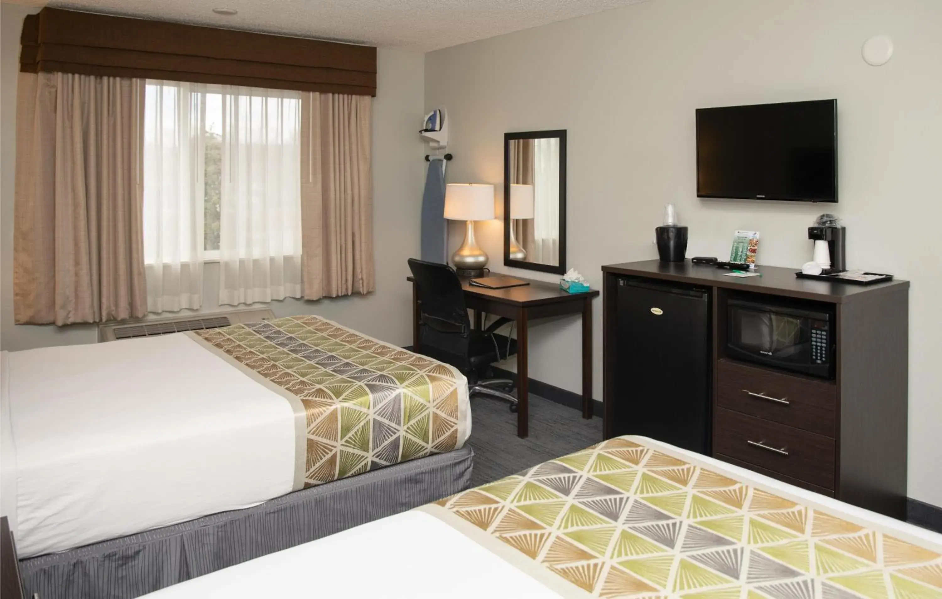 Deluxe Queen Room in SureStay Plus by Best Western Montrose Deluxe Queen Room in SureStay Plus by Best Western Montrose