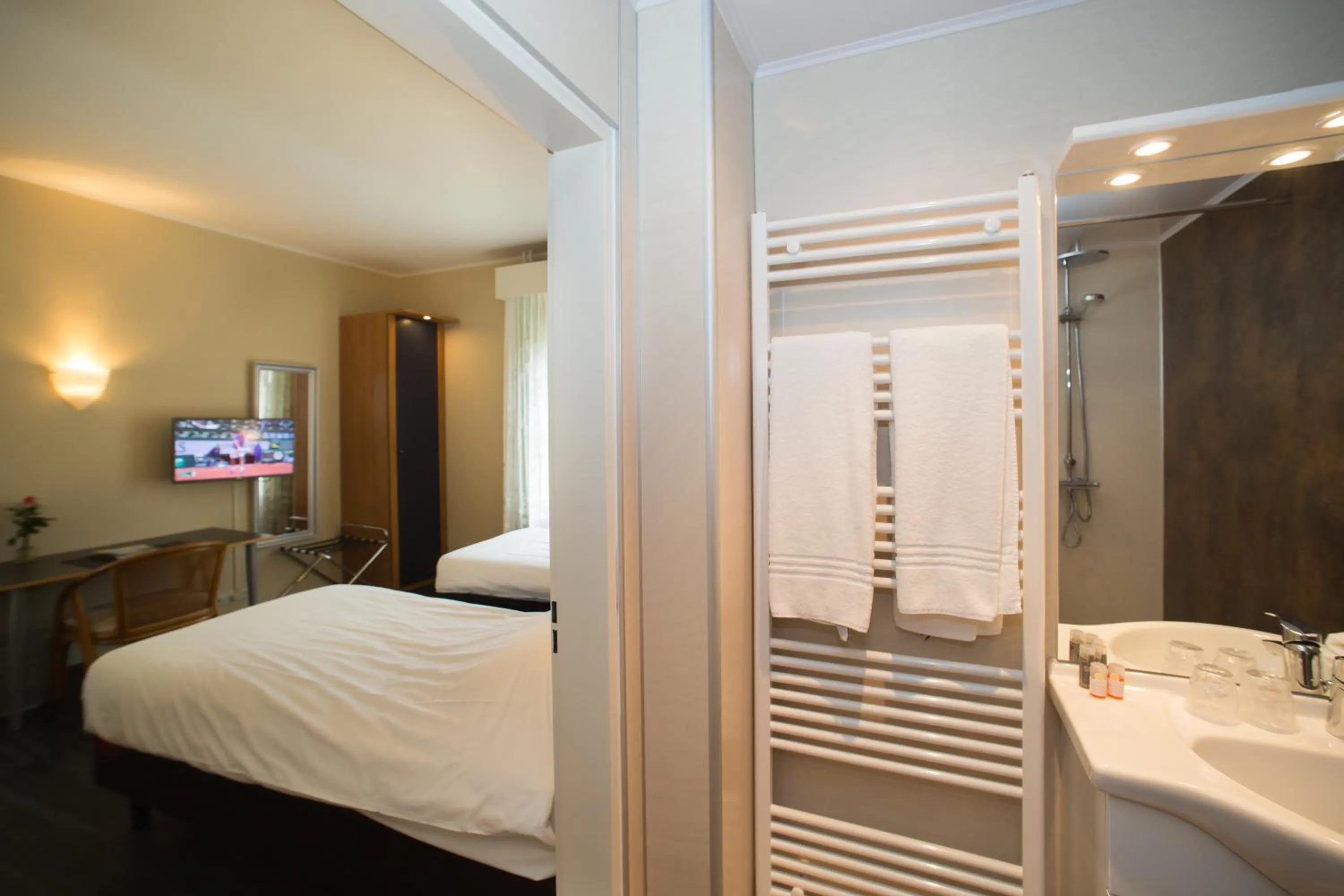 Photo of the whole room, Bed in Landhotel De Hoofdige Boer