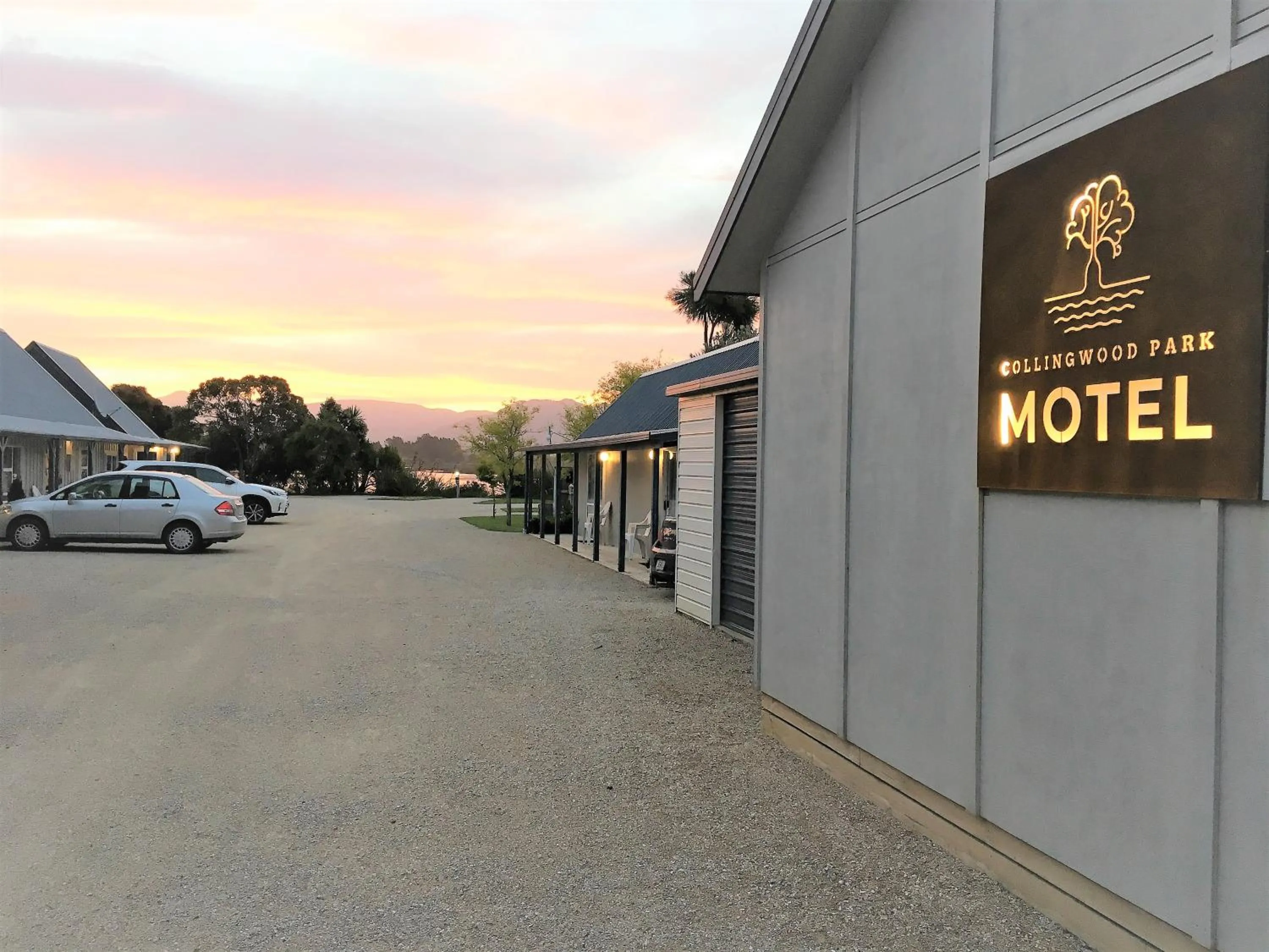 Facade/entrance in Collingwood Park Motel