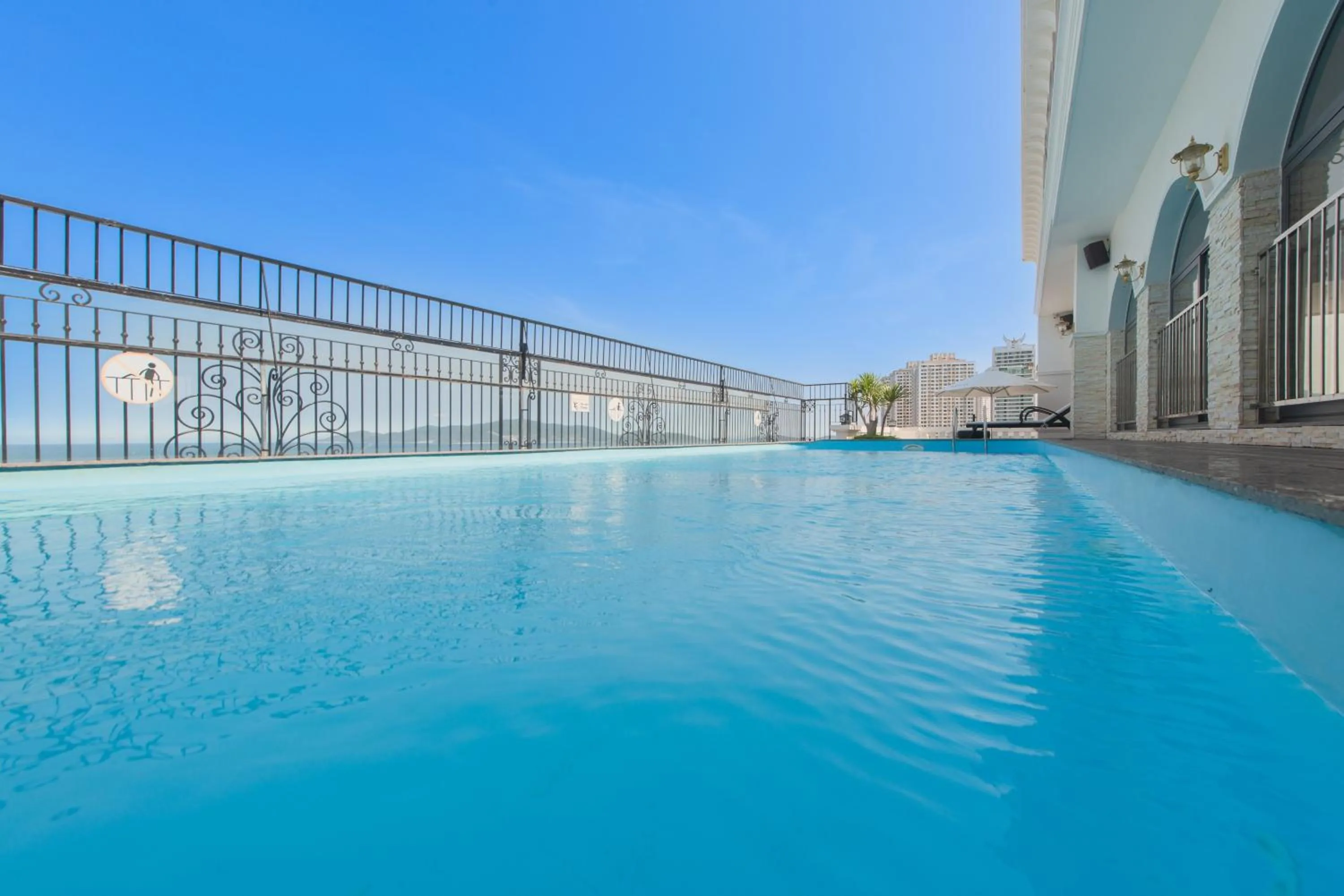 Swimming pool in Daphovina Hotel