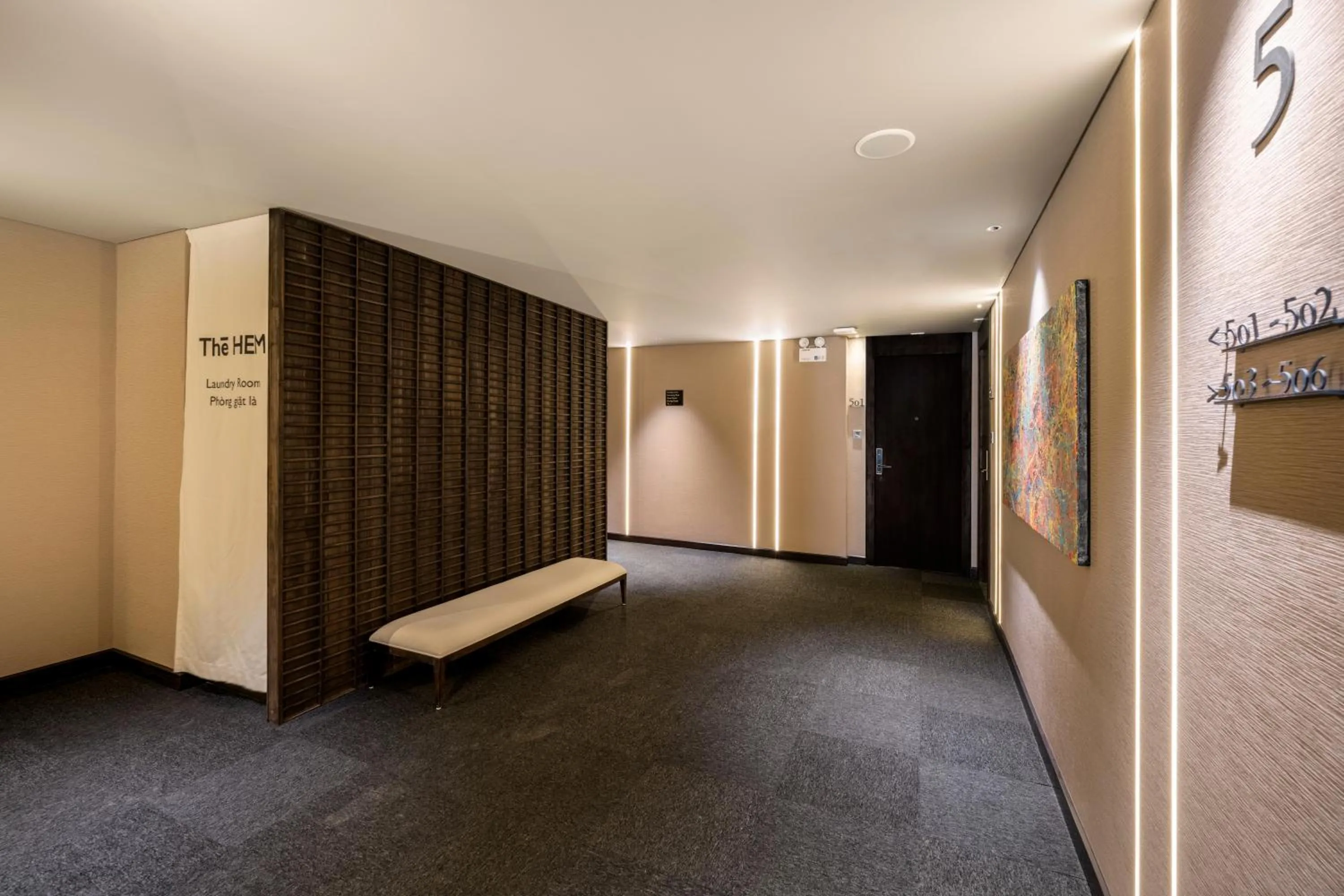 washing machine in Thè HEM Hotel and Apartment