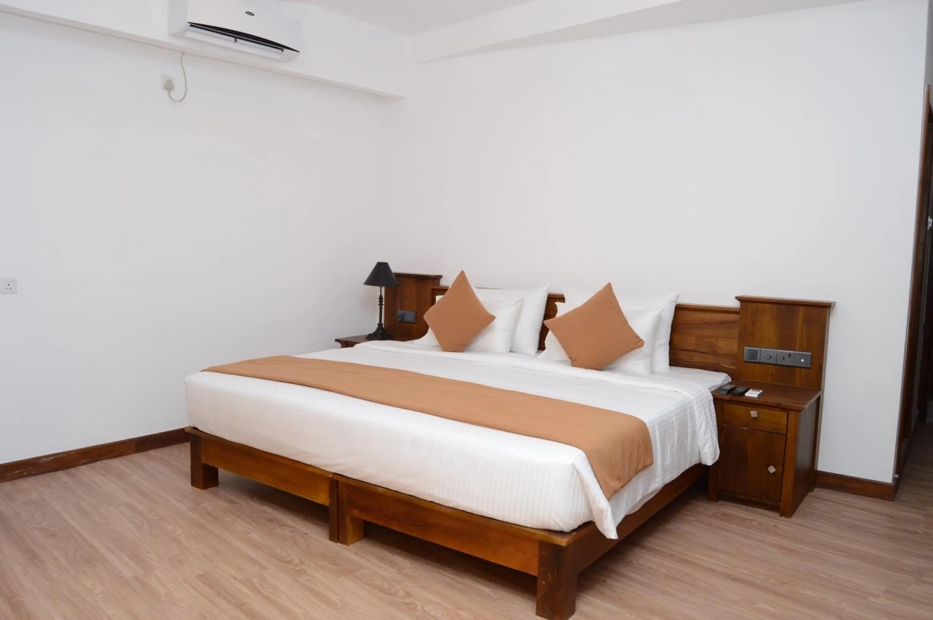 Bed in 360 Lake View Hotel