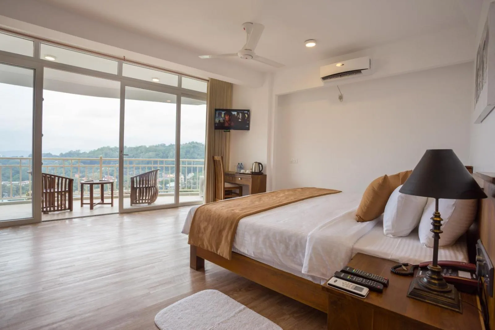 Bed in 360 Lake View Hotel