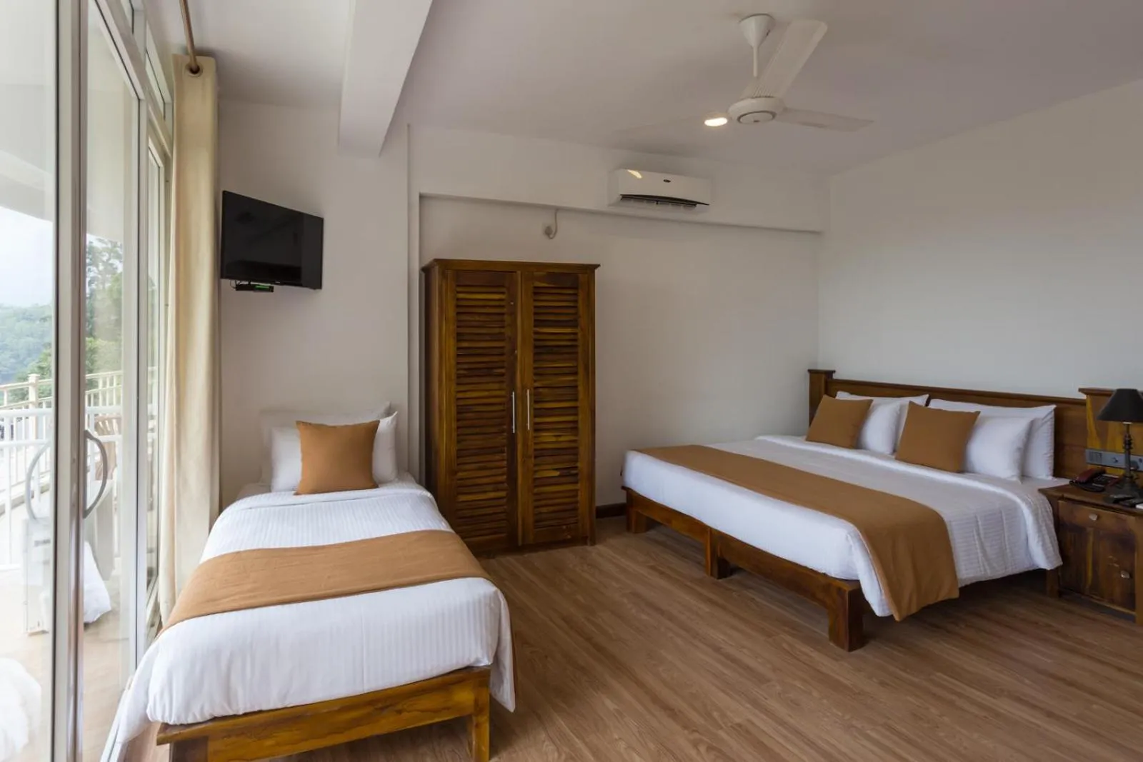 Bed in 360 Lake View Hotel