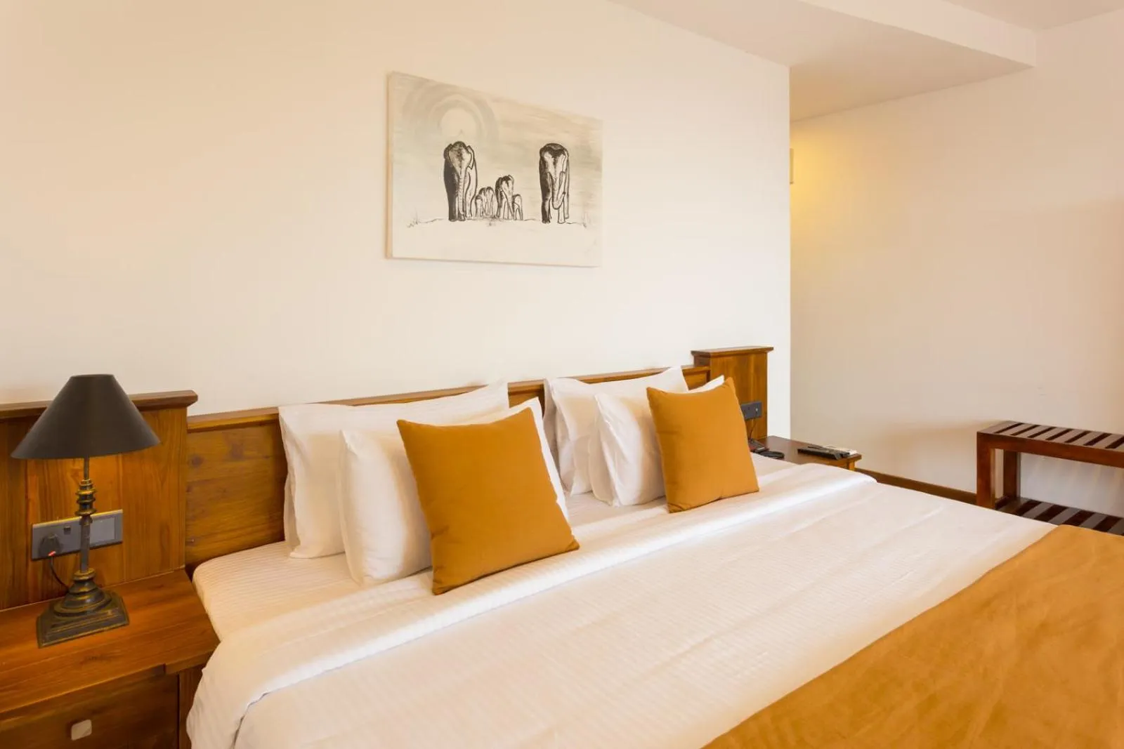 Bed in 360 Lake View Hotel