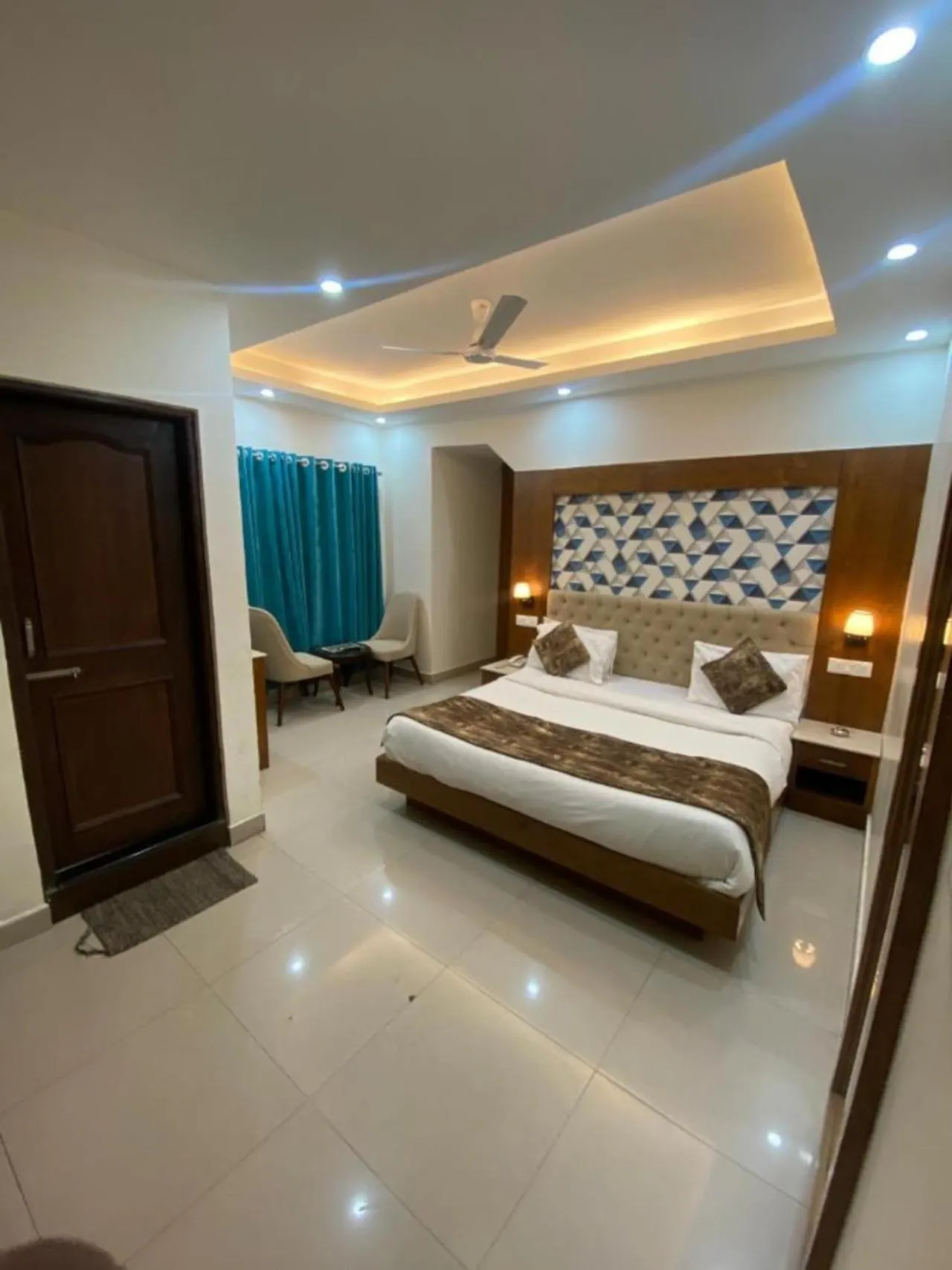 Bedroom, Bed in Mountain Glow