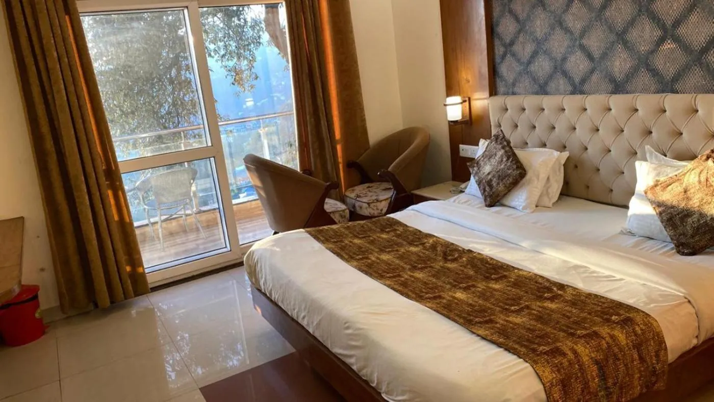 Bedroom, Bed in Mountain Glow