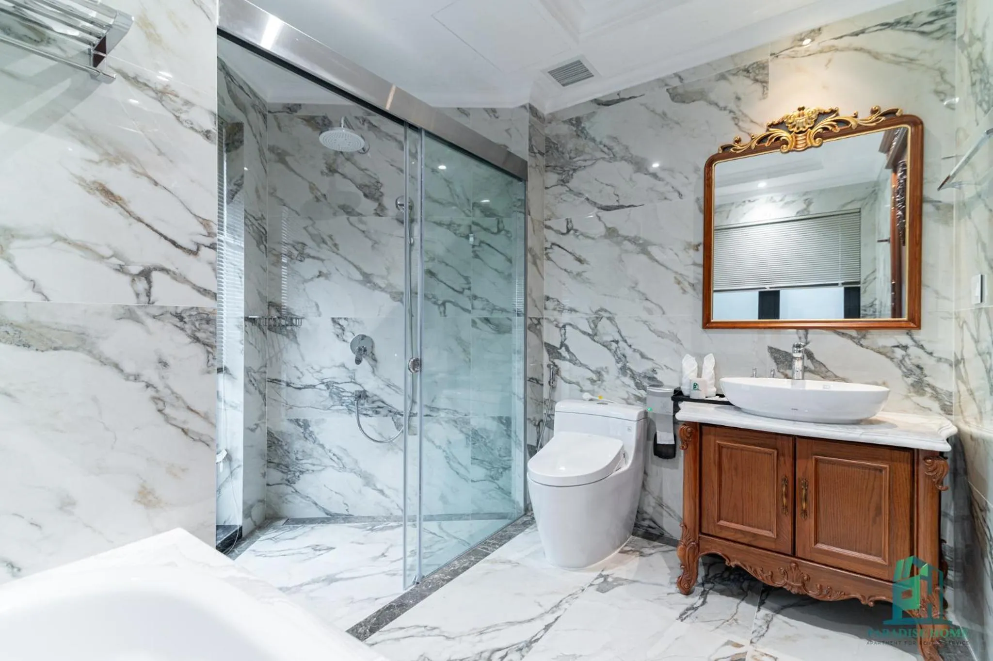 Shower in Luxe Paradise Suite Hotel Trich Sai