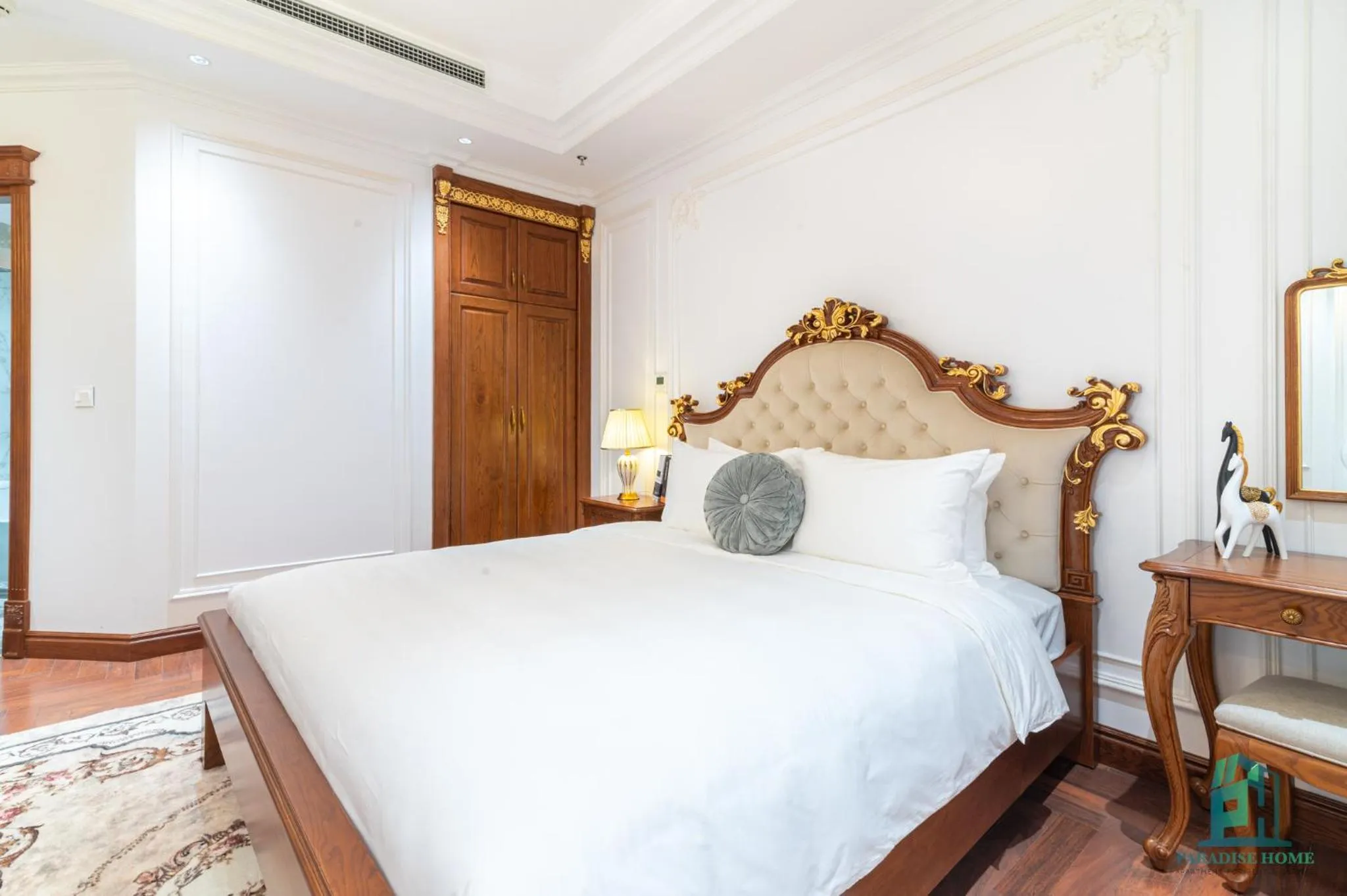 Bed in Luxe Paradise Suite Hotel Trich Sai