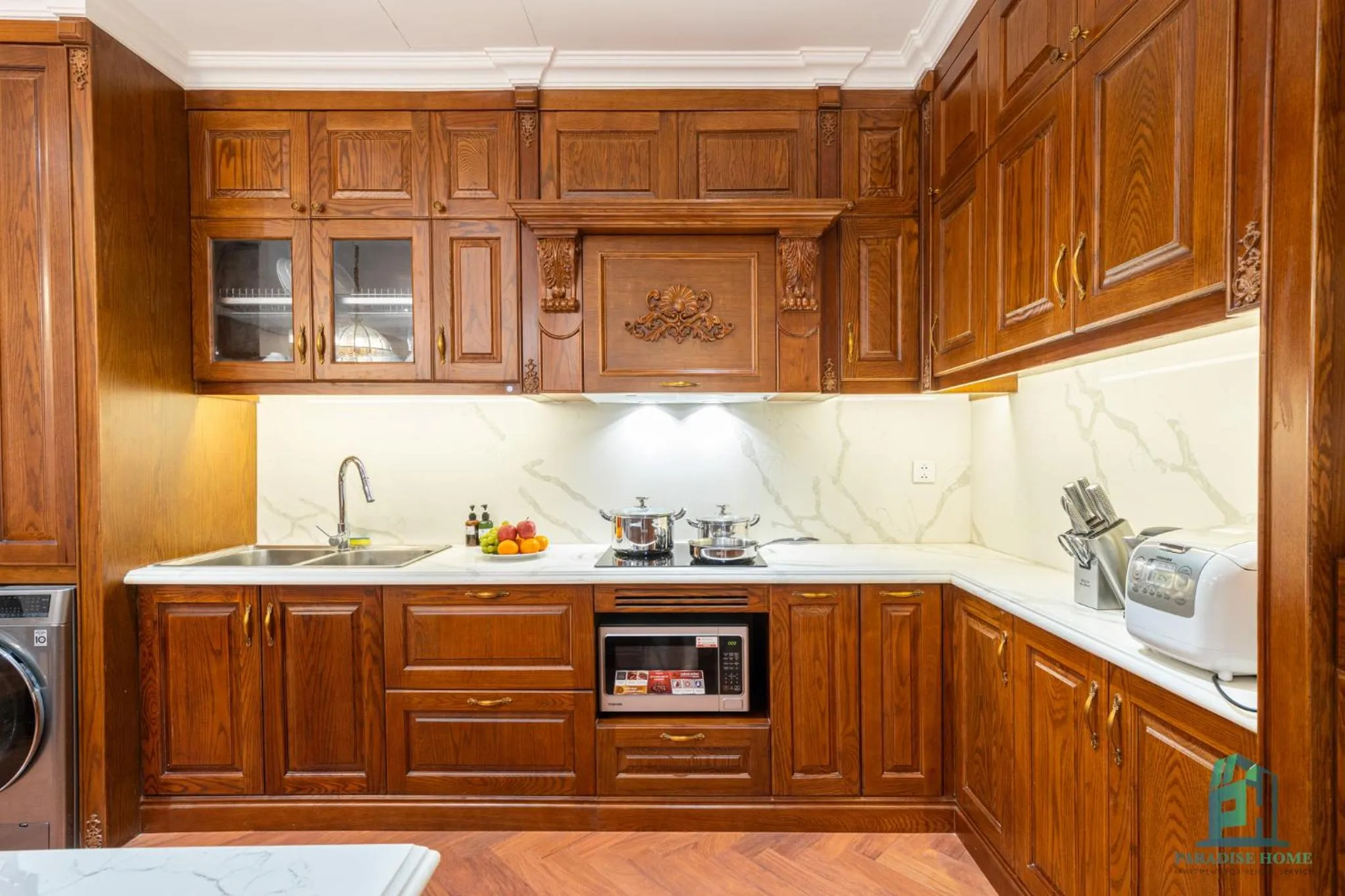 Kitchen or kitchenette in Luxe Paradise Suite Hotel Trich Sai