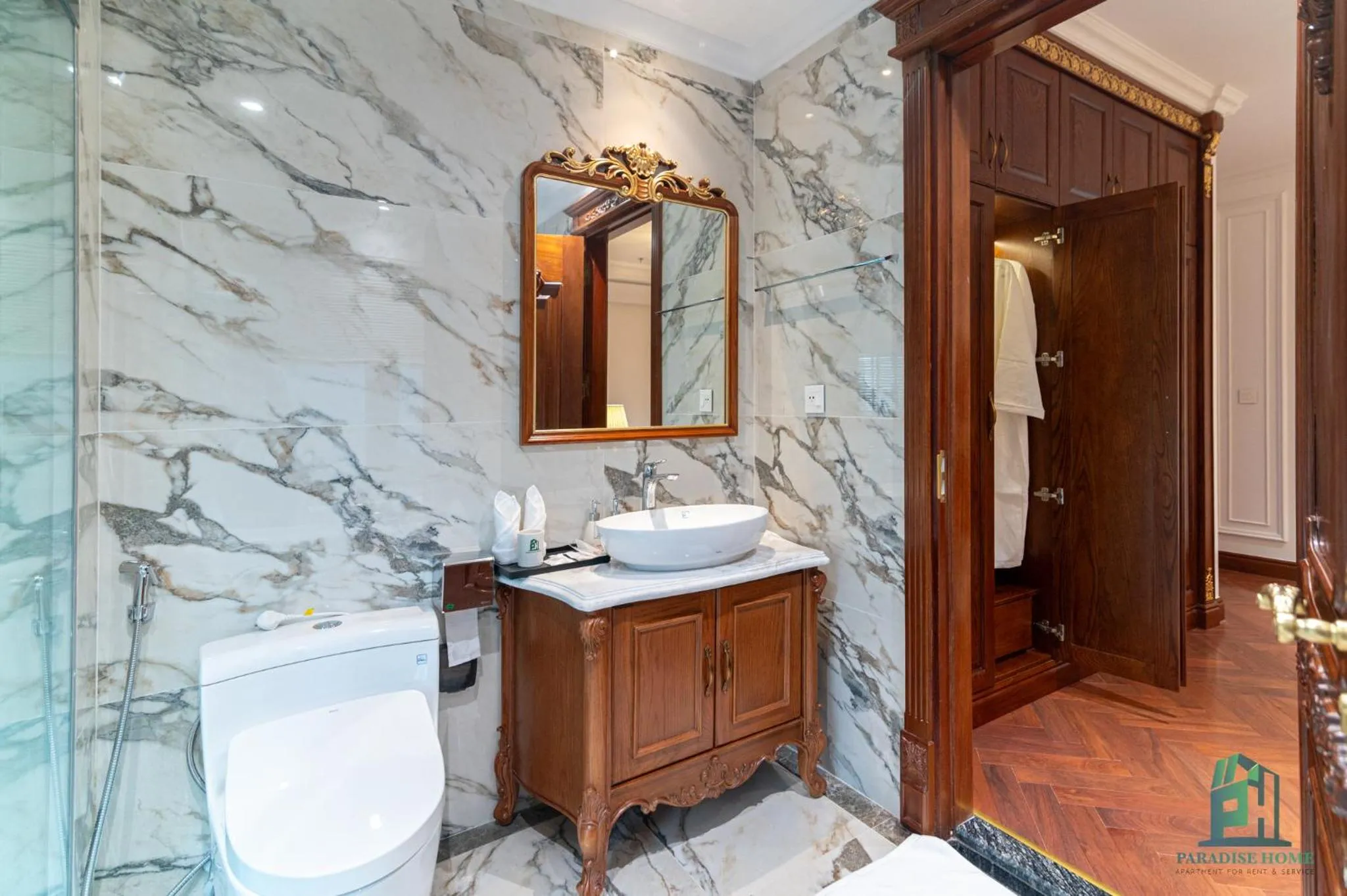 Toilet in Luxe Paradise Suite Hotel Trich Sai