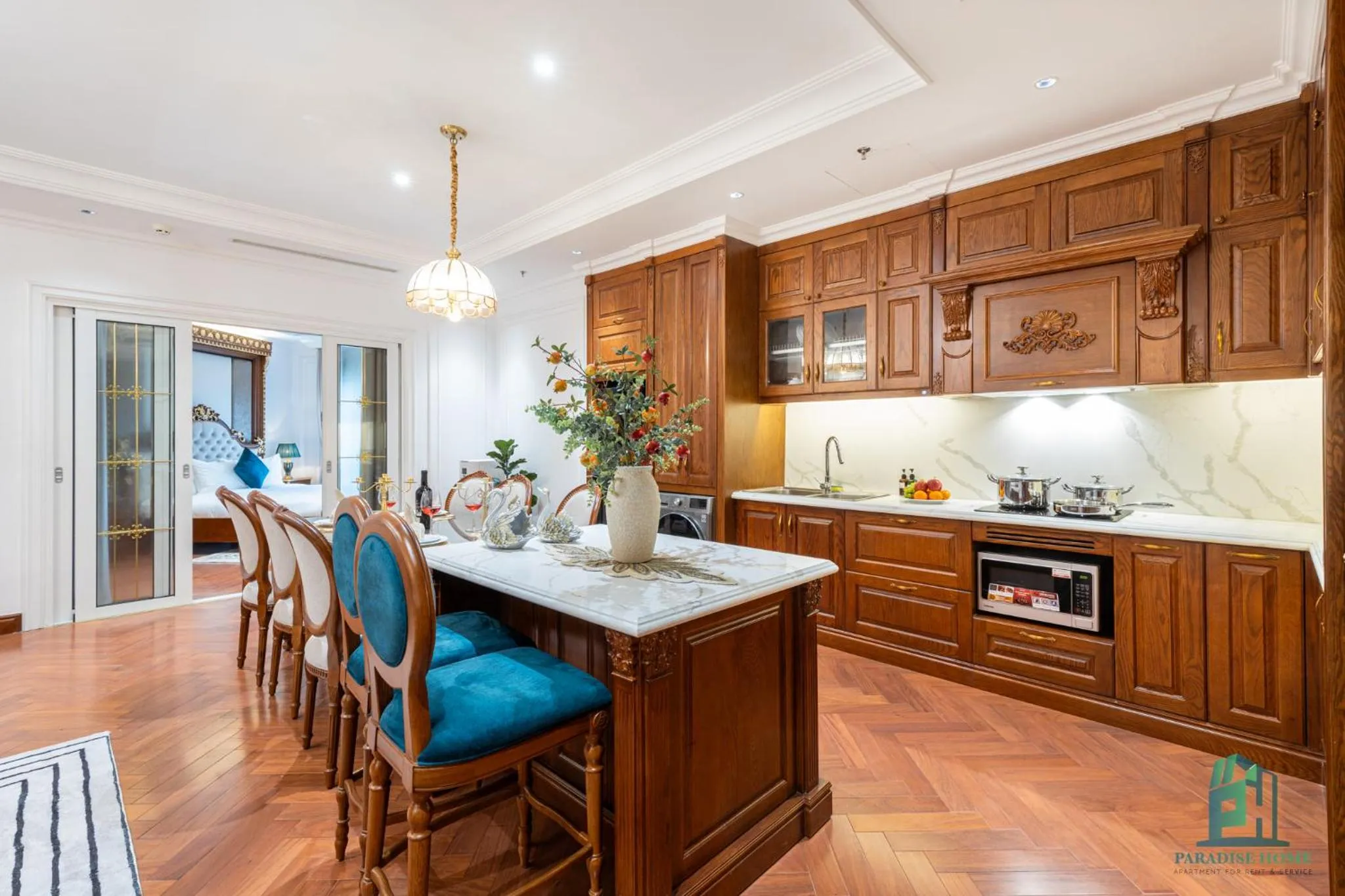 Dining area in Luxe Paradise Suite Hotel Trich Sai