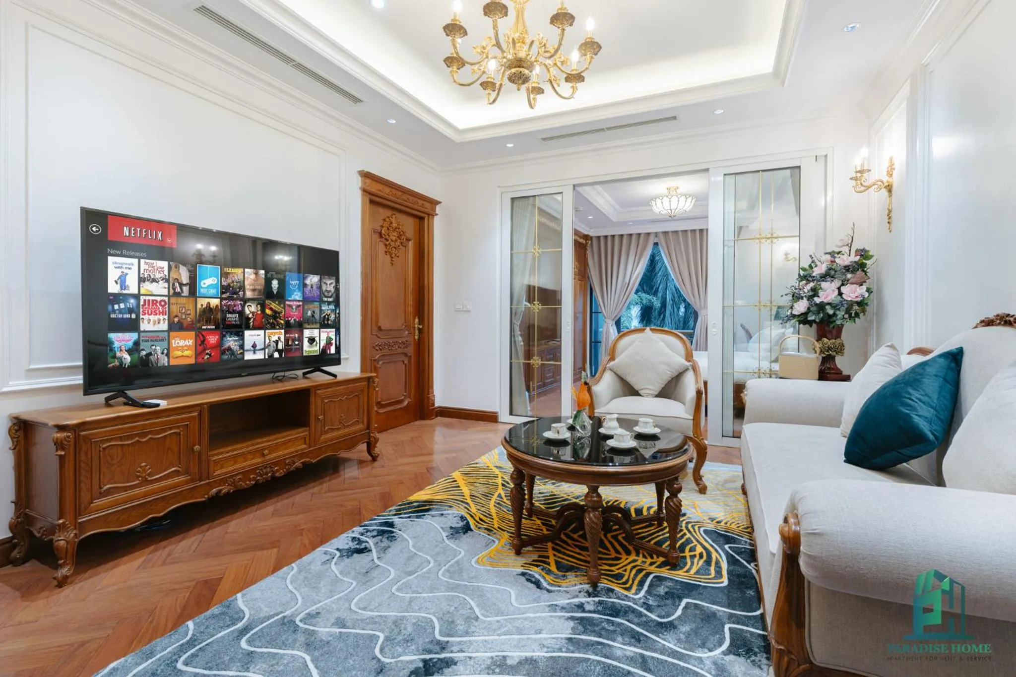 TV and multimedia in Luxe Paradise Suite Hotel Trich Sai